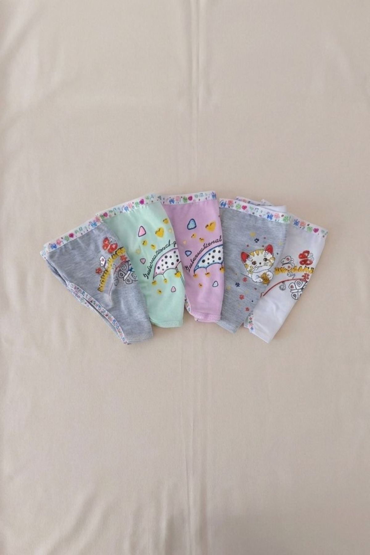 Tutku 5'li Paket Pamuklu Kız Bebek Külot - Karma Renkli Baskılı Yumuşak Bebek İç Giyim Seti fotoğrafı 4 (önizleme)