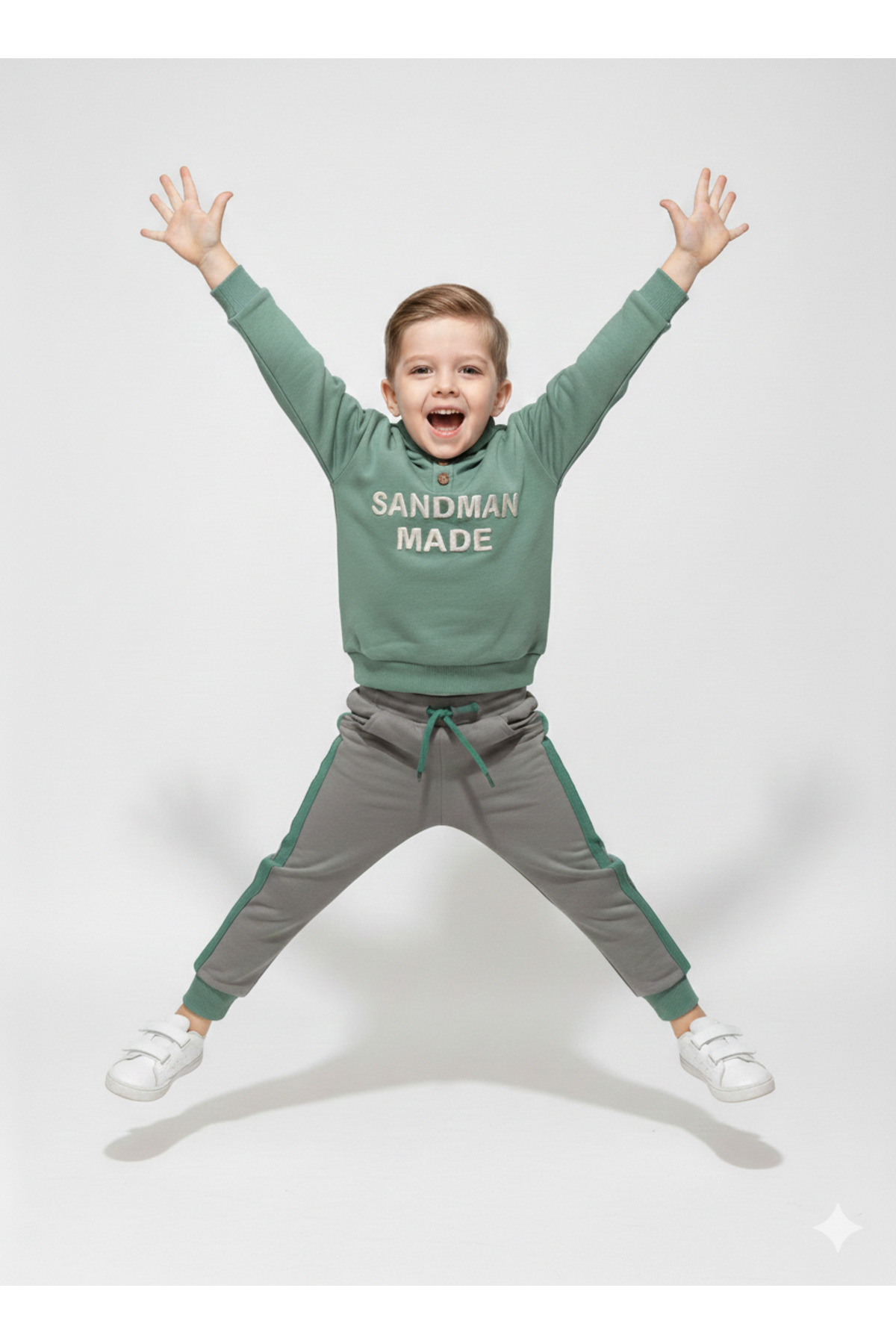 Momivi Kids Erkek Çocuk Kapüşonlu Düğme Detaylı Sweatshirt Yanı Şeritli Eşofman 2'li Takım fotoğrafı 2 (önizleme)