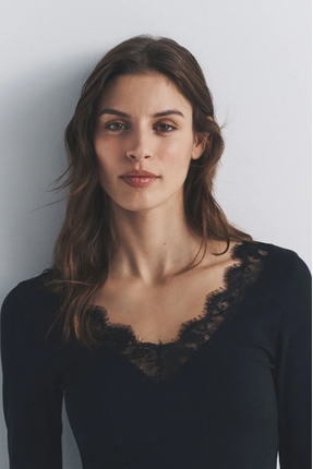 JE-TU Dantel Detaylı V Yaka Bluz