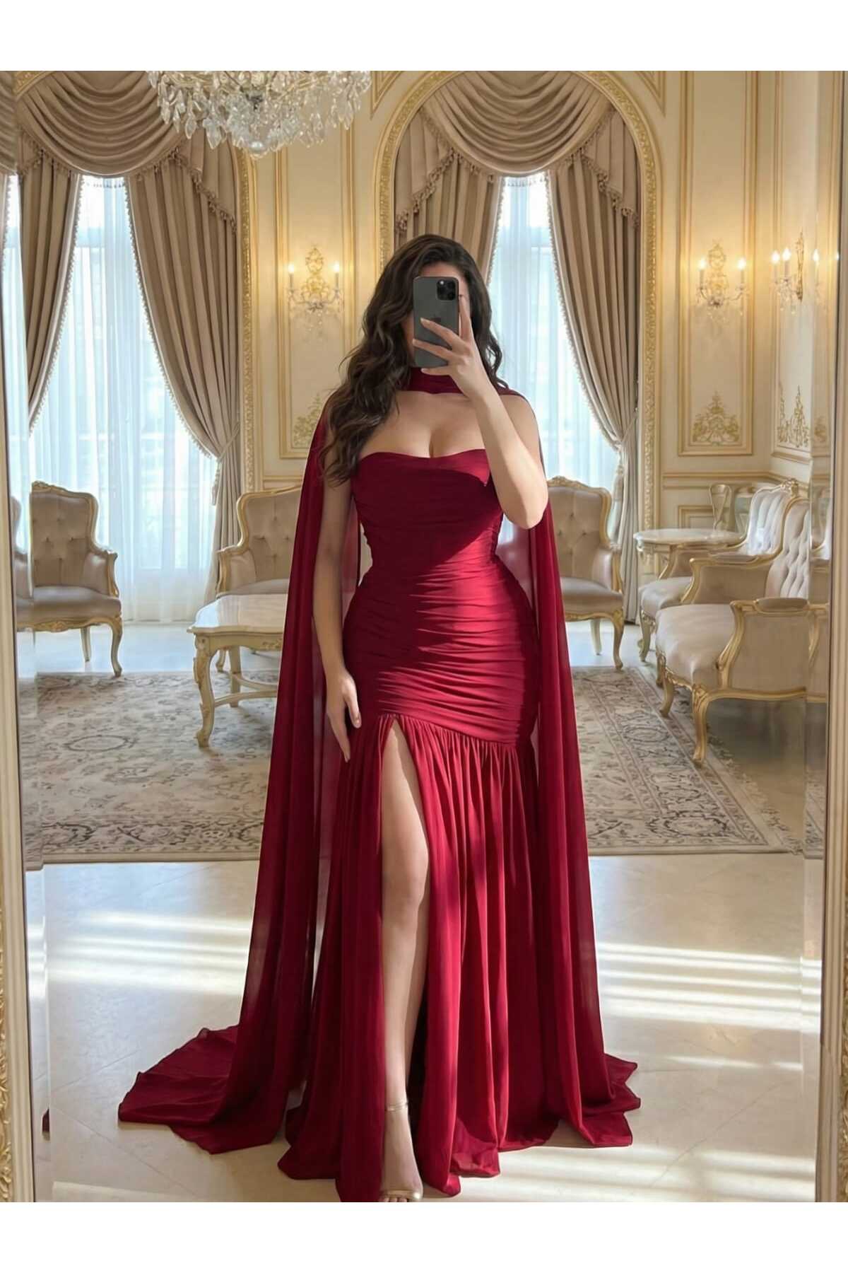 فستان أحمر ملكي يخطف