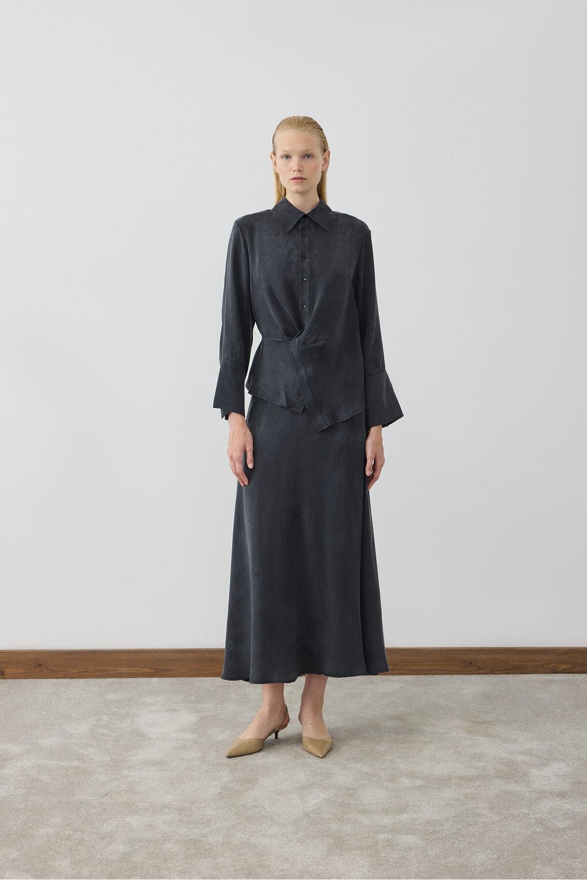 SOLE STONED SILK TIE SKIRT SUIT BLACK
