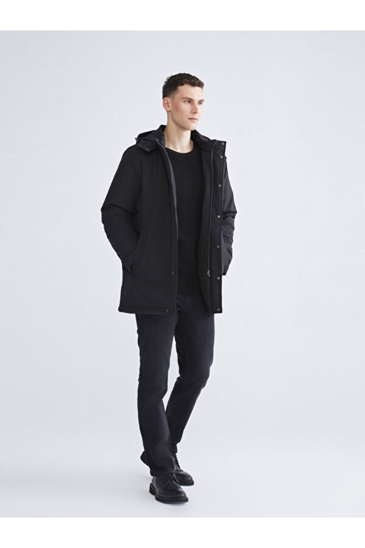 LC Waikiki Timeless Clothing & Zamansız Seçimler StandartKalıp Kapüşonlu Erkek Mont görsel 2