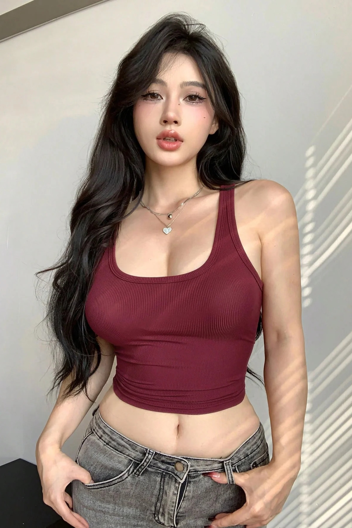 ROSAMİNA  Kadın Bordo Kaşkorse Kumaş Geniş Askılı Crop Bluz - Görsel 3