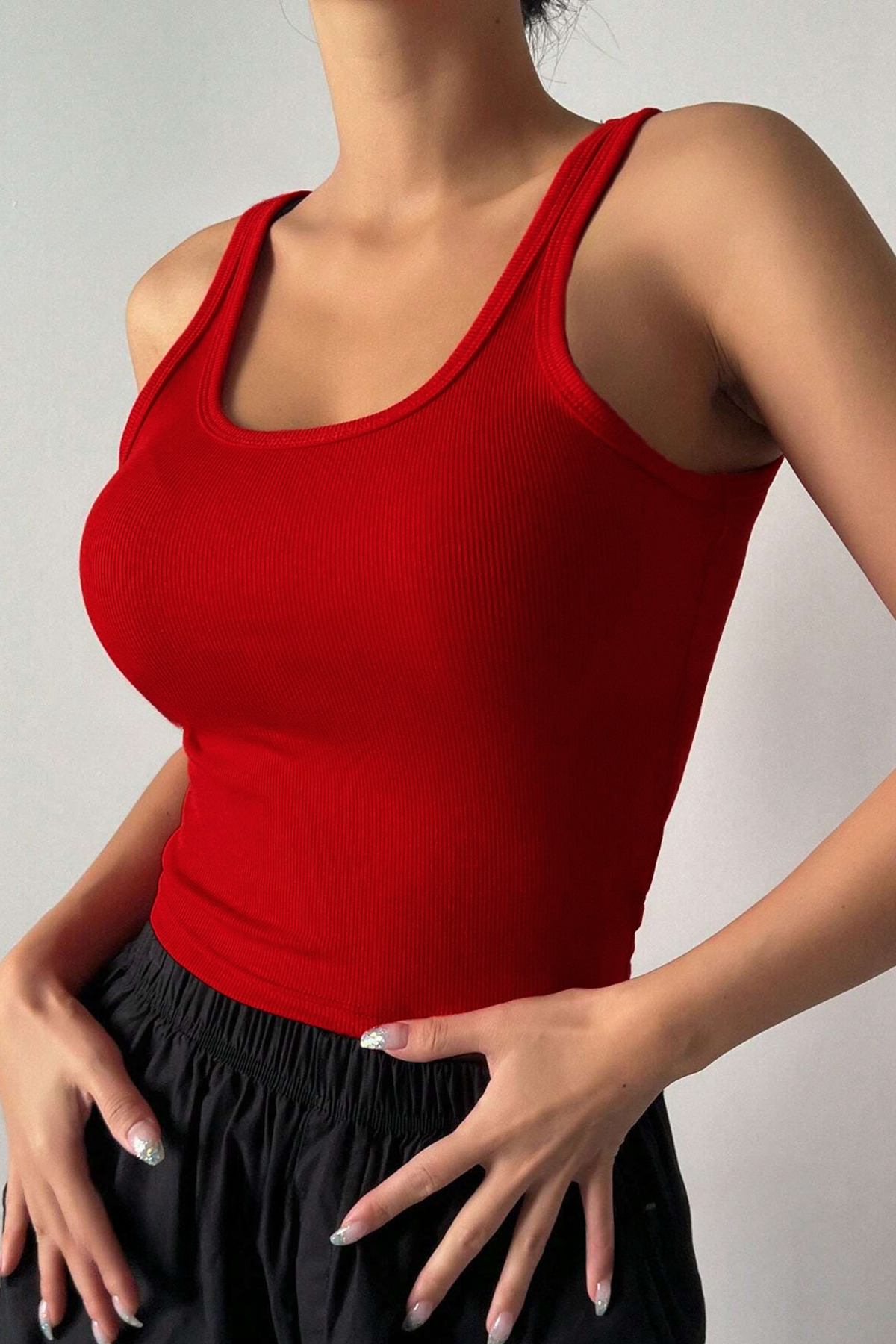 ROSAMİNA  Kadın Kırmızı Kaşkorse Kumaş Geniş Askılı Crop Bluz - Görsel 3