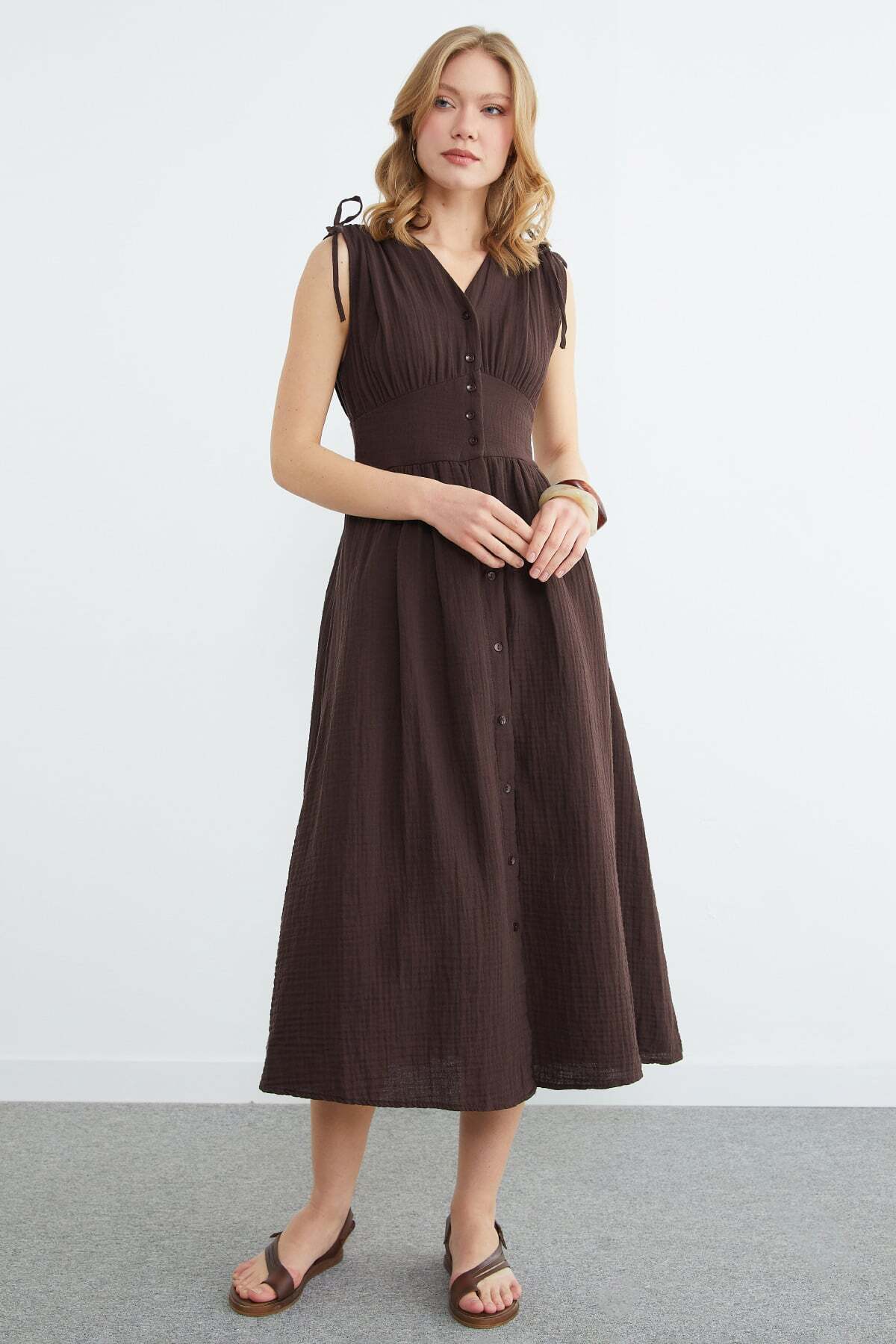 Fullamoda  Omuz Bağcıklı Düğmeli Müslin Elbise - Görsel 4