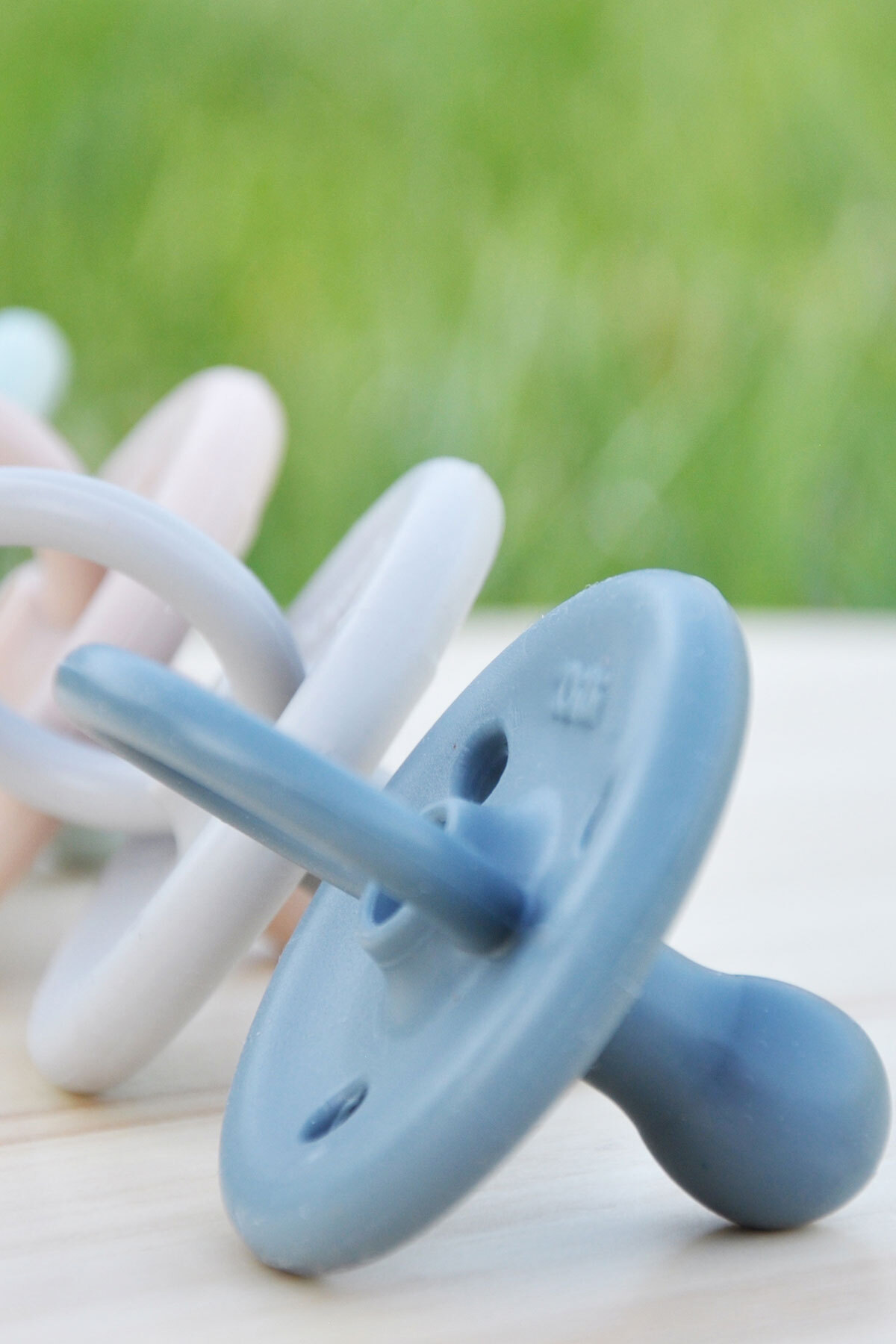 OiOi Silikon Emzik Powder Grey Gri 0 Ay+ fotoğrafı 3 (önizleme)