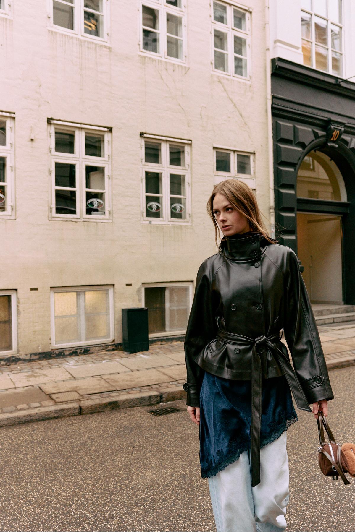 Stradivarius  Dik yaka suni deri trençkot - Görsel 4