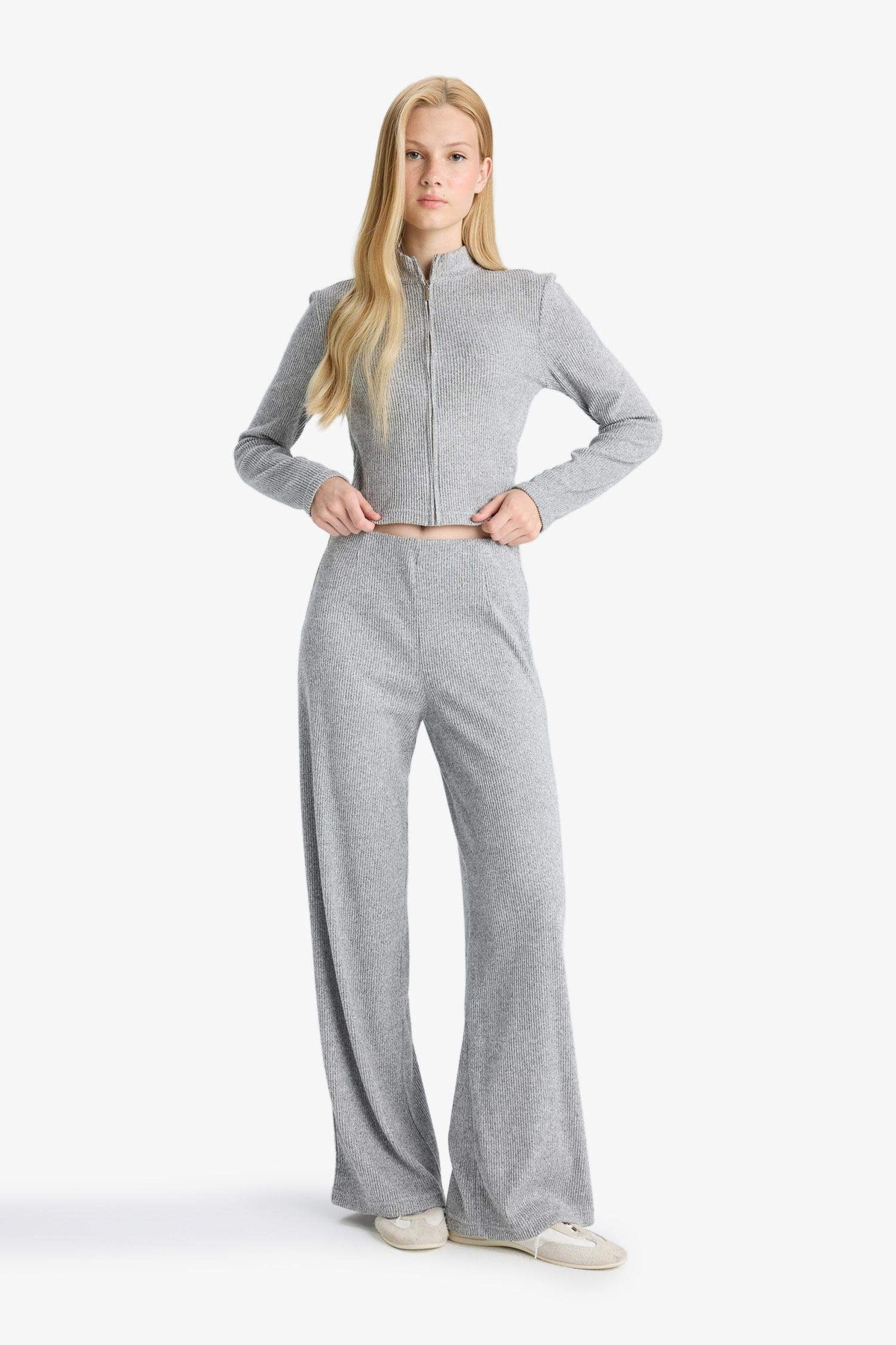 DeFacto Beli Lastikli Flare Fit Geniş Paça Eşofman Altı F0991AX25WN