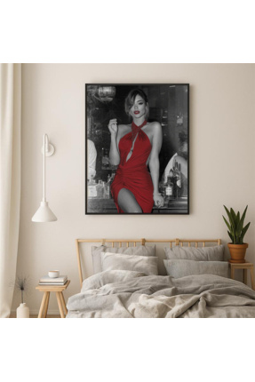 PosterPazar Kırmızı Elbise, Dumanlı Bar Atmosferi - Altın Renk Çerçeveli