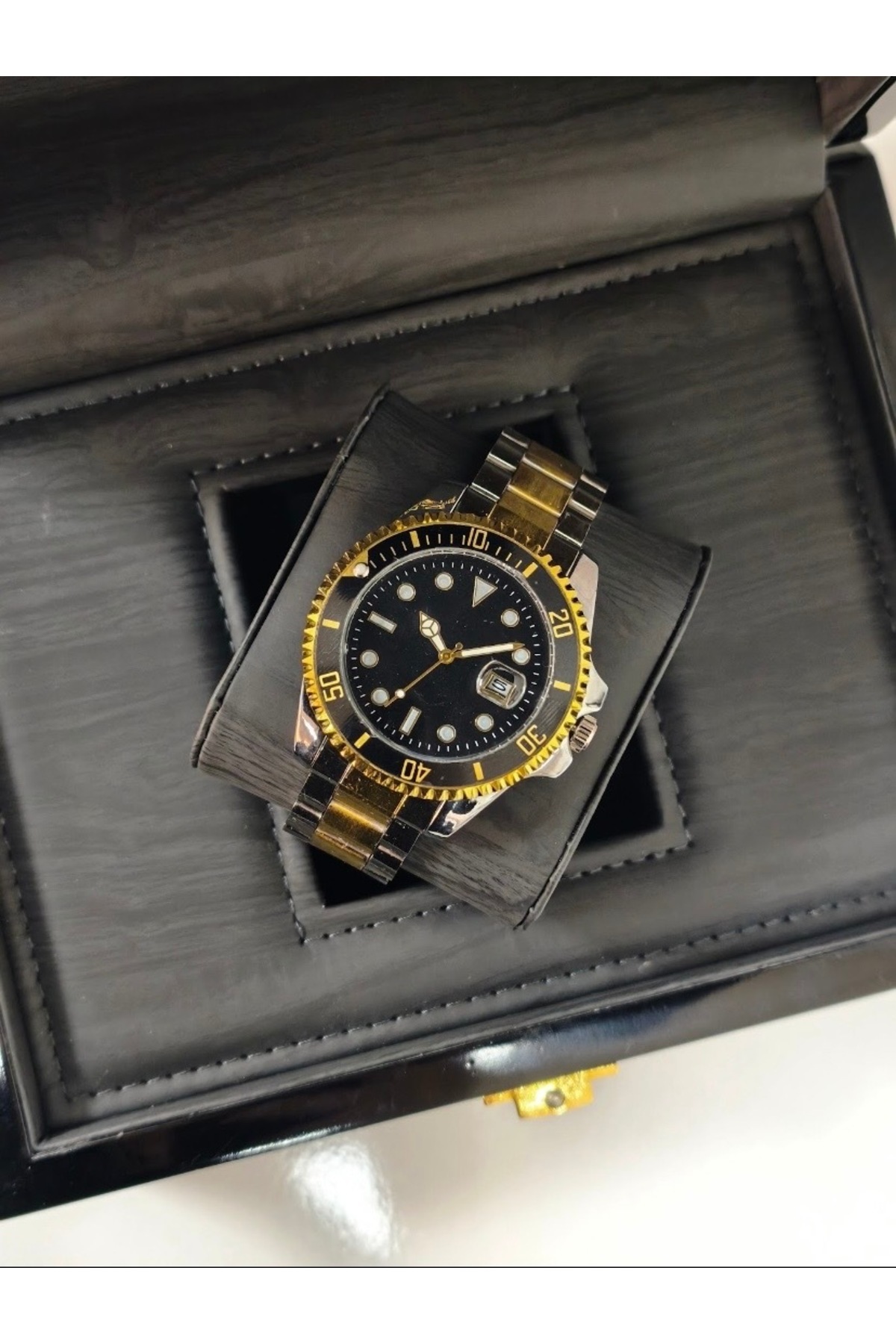 Yegane  Erkek Çelik Kordonlu Takvimli Siyah Kadranlı Şık Kol Saati Döner Bezel Çerçeve