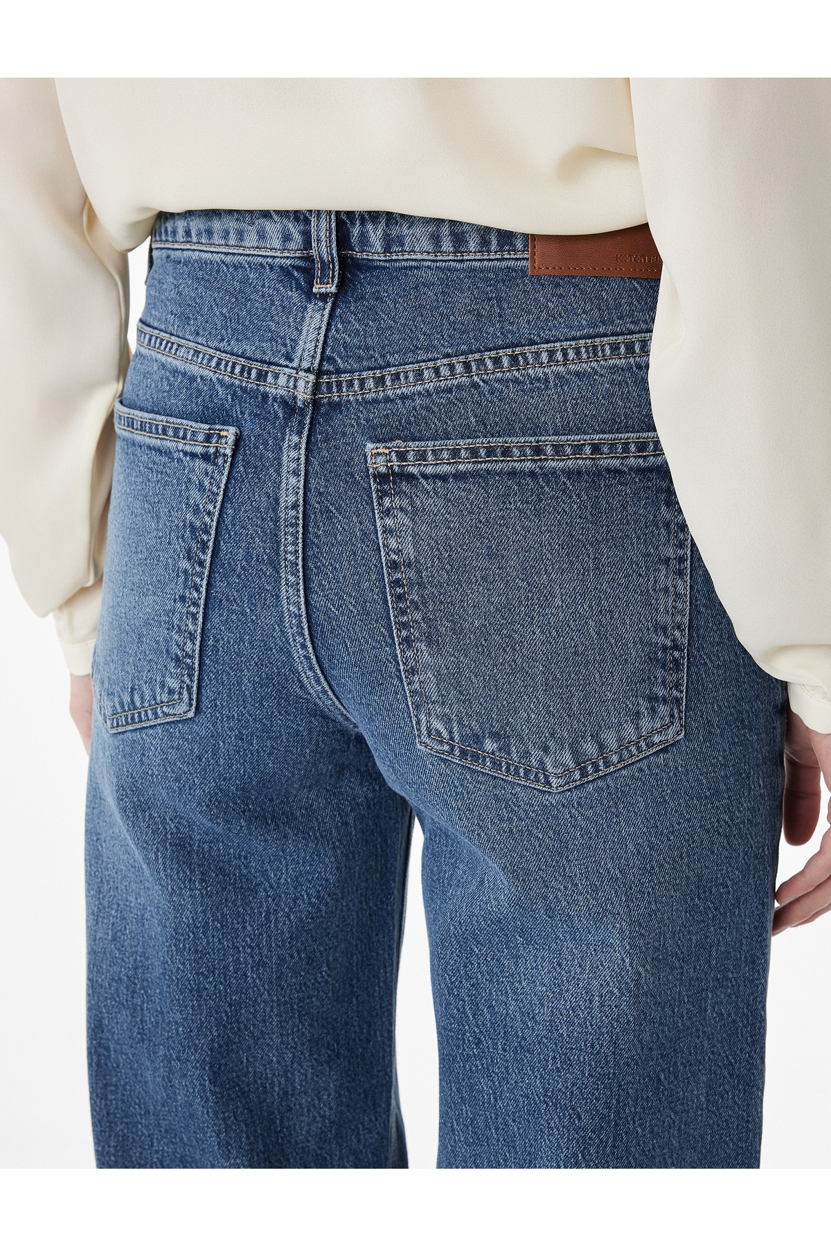 Koton Düğmeli Cepli Normal Bel Pamuklu Rahat Kalıp İspanyol Paça Denim Pantolon görsel 5