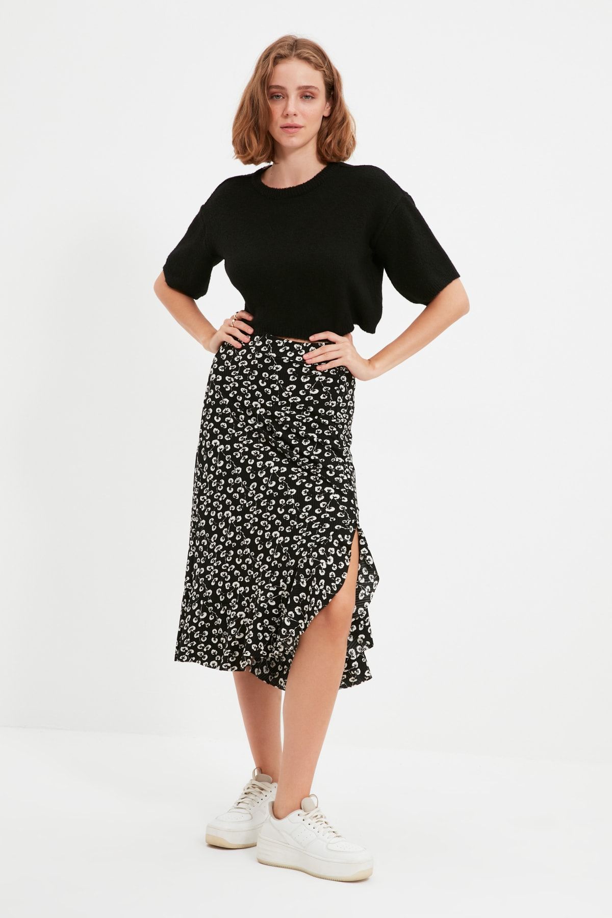 Trendyol Collection-Schwarzer bedruckter High-Waist-Midirock aus Stretch-Strick mit Raffung und Volant TWOSS21ET0029 3