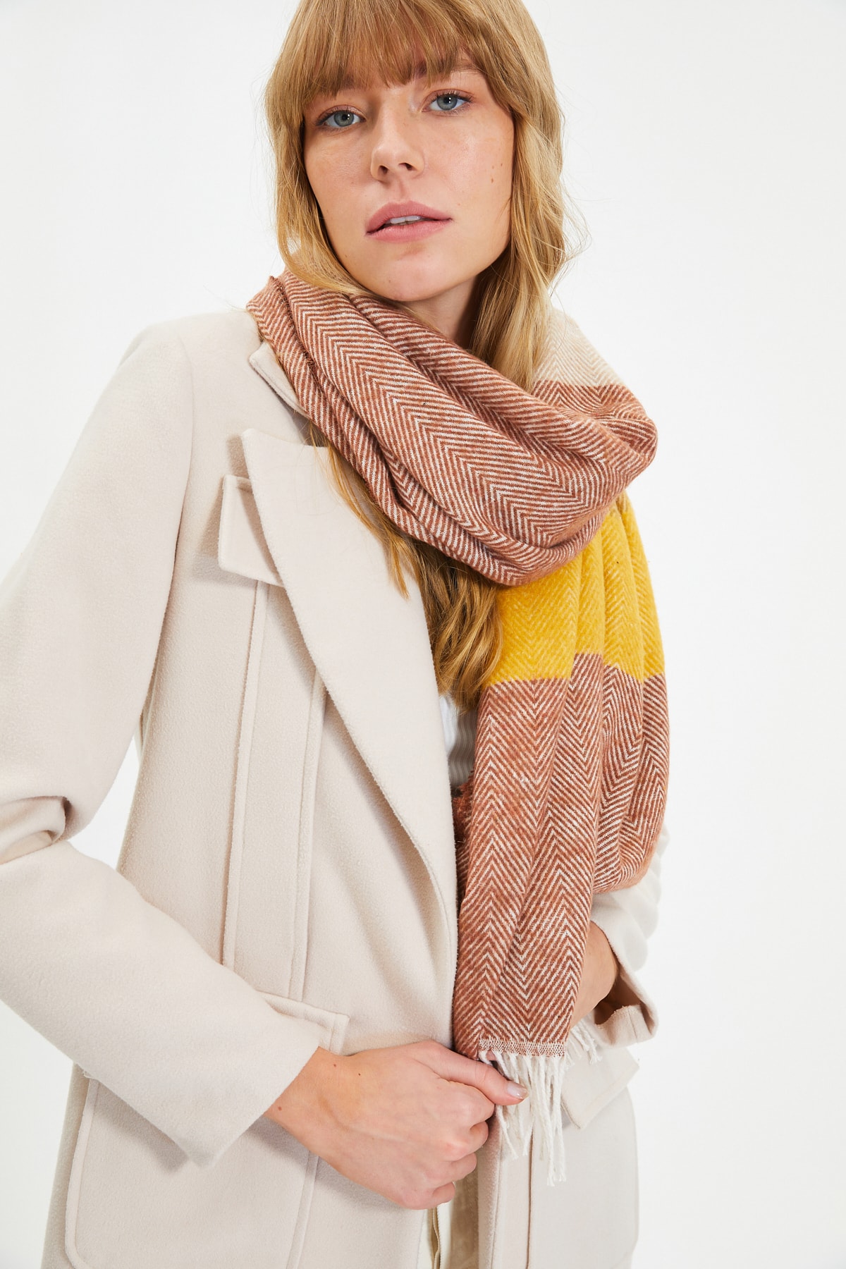 Trendyol Collection Damski szalik z miękką fakturą w kolorze pomarańczowym TWOAW22AT0034