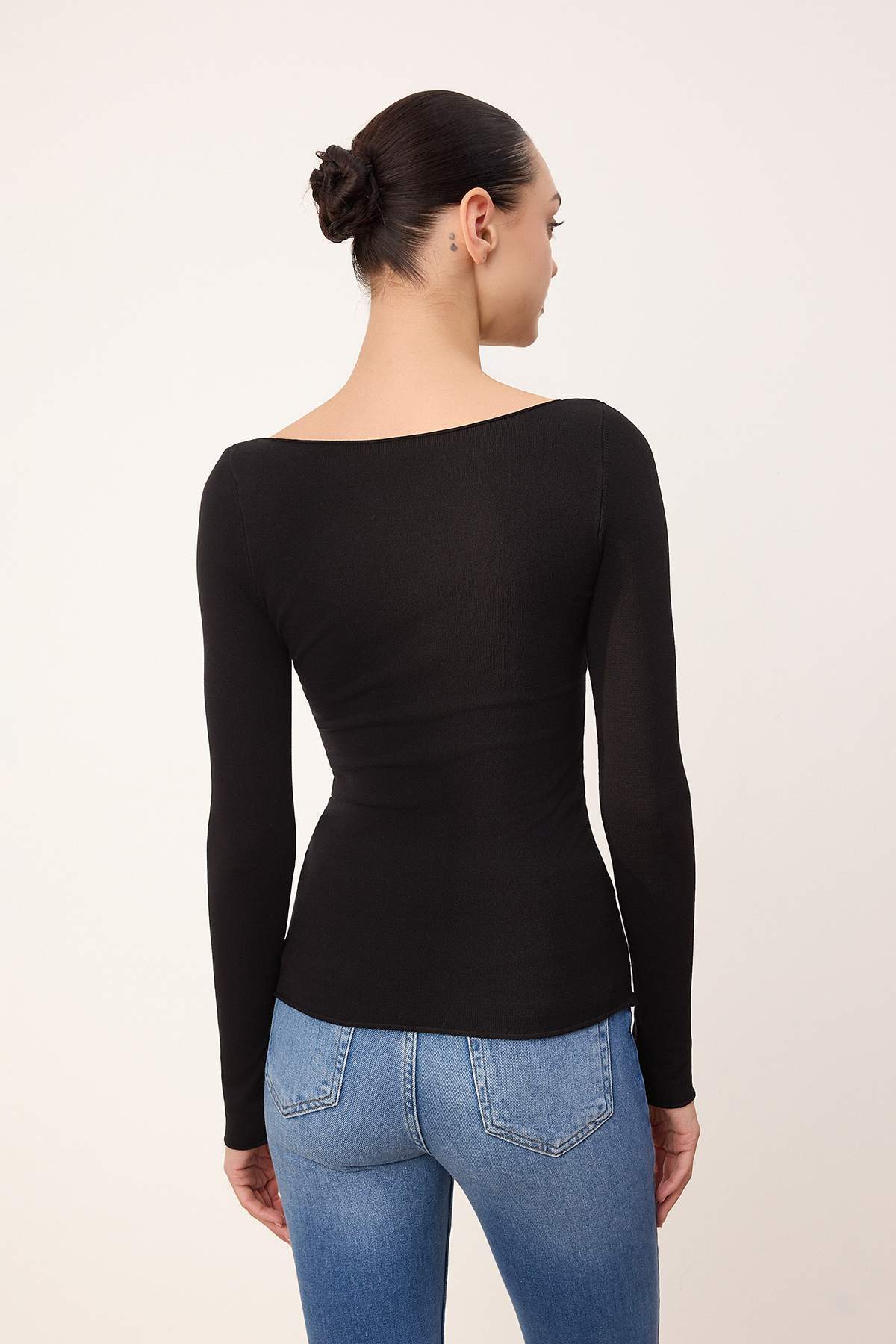 Trendyolmilla  Wardrobe Essentials Siyah Yumuşak Dokulu Kayık Yaka Triko Kazak TWOAW26KZ00293 - Görsel 4