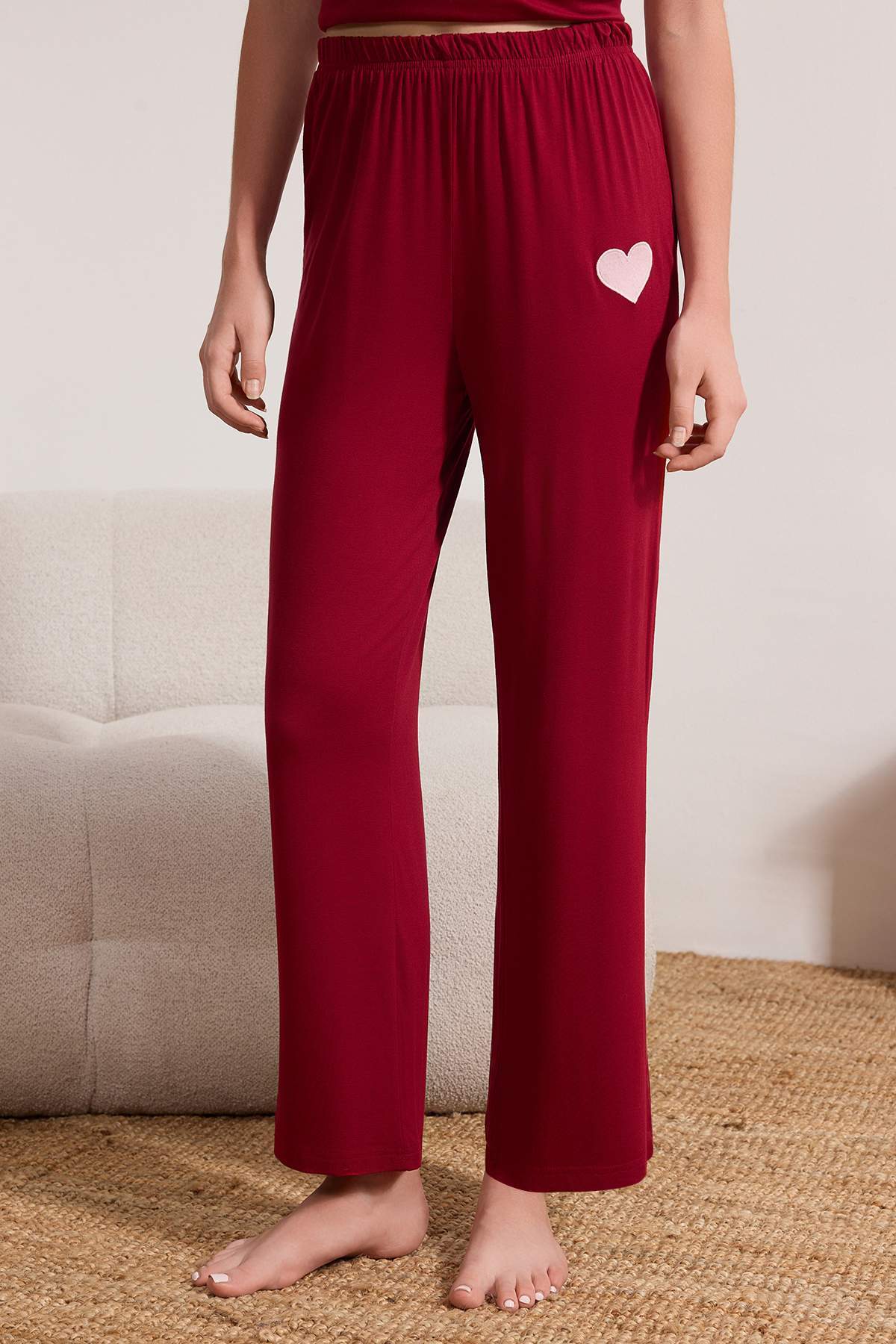 Trendyolmilla  Bordo Kalp Nakışlı Yakalı Viskon Örme Pijama Takımı THMSS26PT00049 - Görsel 3