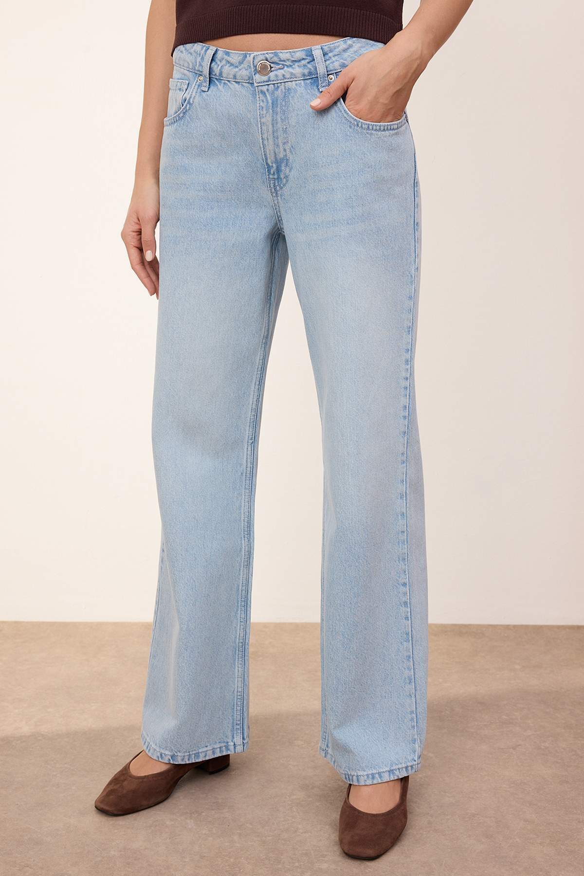 Trendyolmilla Trendyolmilla Wardrope Essentials Mavi Düşük Bel 100% Pamuk Wide Leg Geniş Paça Jeans TWOSS26JE00131