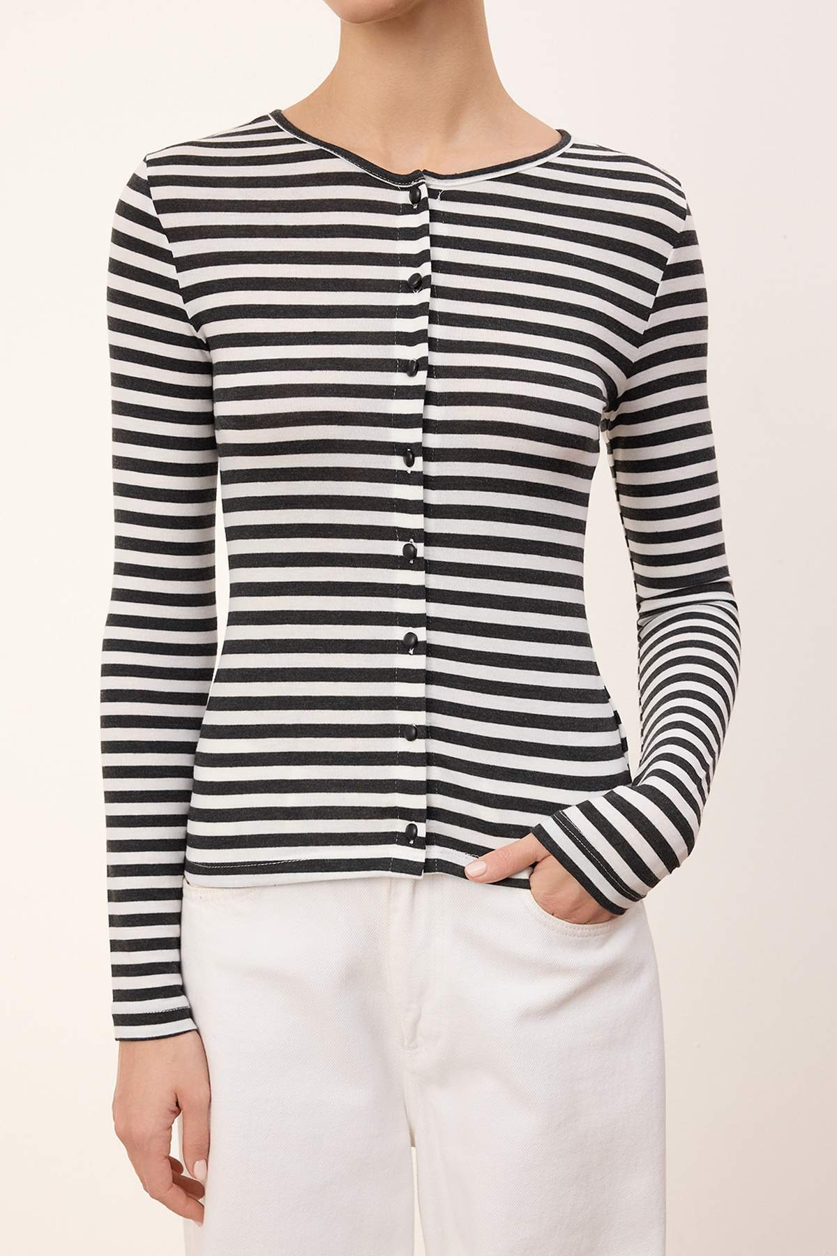 Trendyolmilla  Wardrobe Essentials-Antrasit Regular/Normal Kalıp Uzun Kollu Yumuşak Örme Bluz TWOSS26BZ00245 - Görsel 4