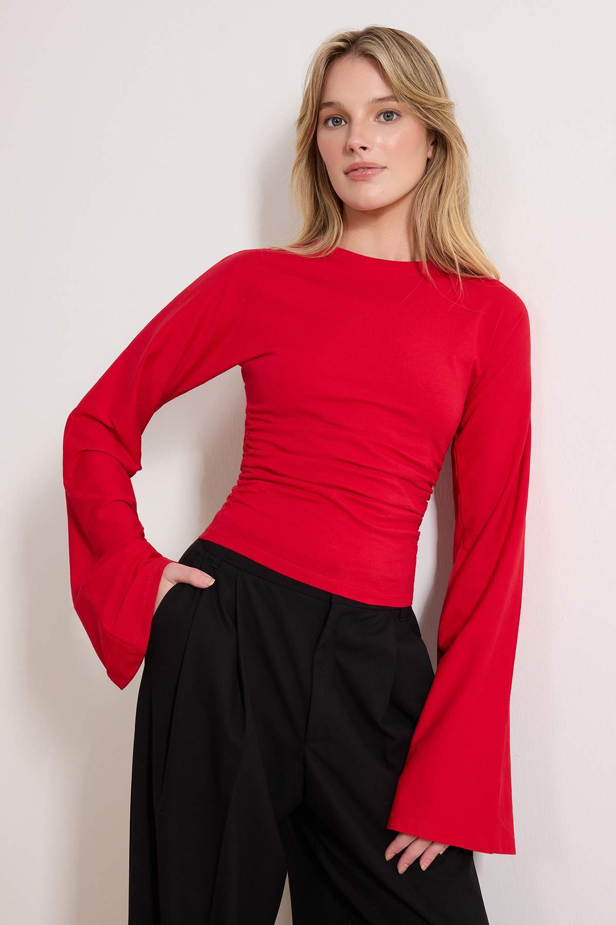 Trendyolmilla  Kırmızı İspanyol Kol Büzgü Detaylı Regular/Normal Kalıp Örme Bluz TWOAW26BZ00293