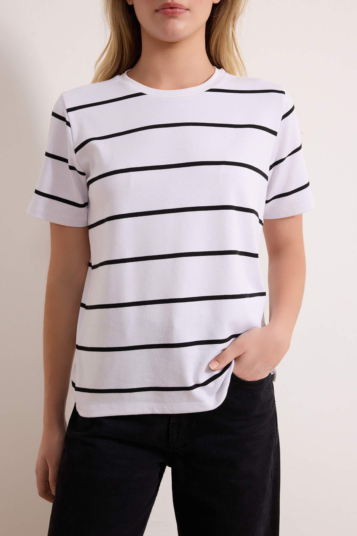 Trendyolmilla  Ekru Çizgili Regular/Normal Kalıp Kısa Kollu Tok %100 Pamuk Örme T-Shirt TWOSS26TS00049 - Görsel 6