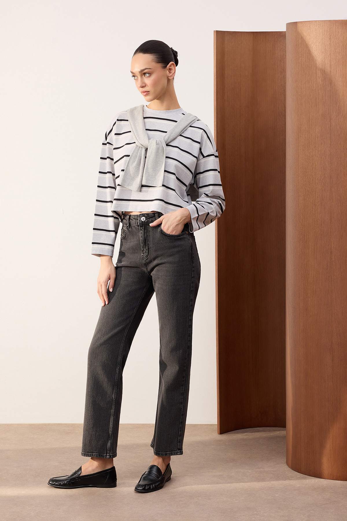 Trendyolmilla  Trendyolmilla Wardrope Essentials Siyah Yüksek Bel Az Esnek Straight Düz Kesim Jeans TWOSS26JE00095 - Görsel 2