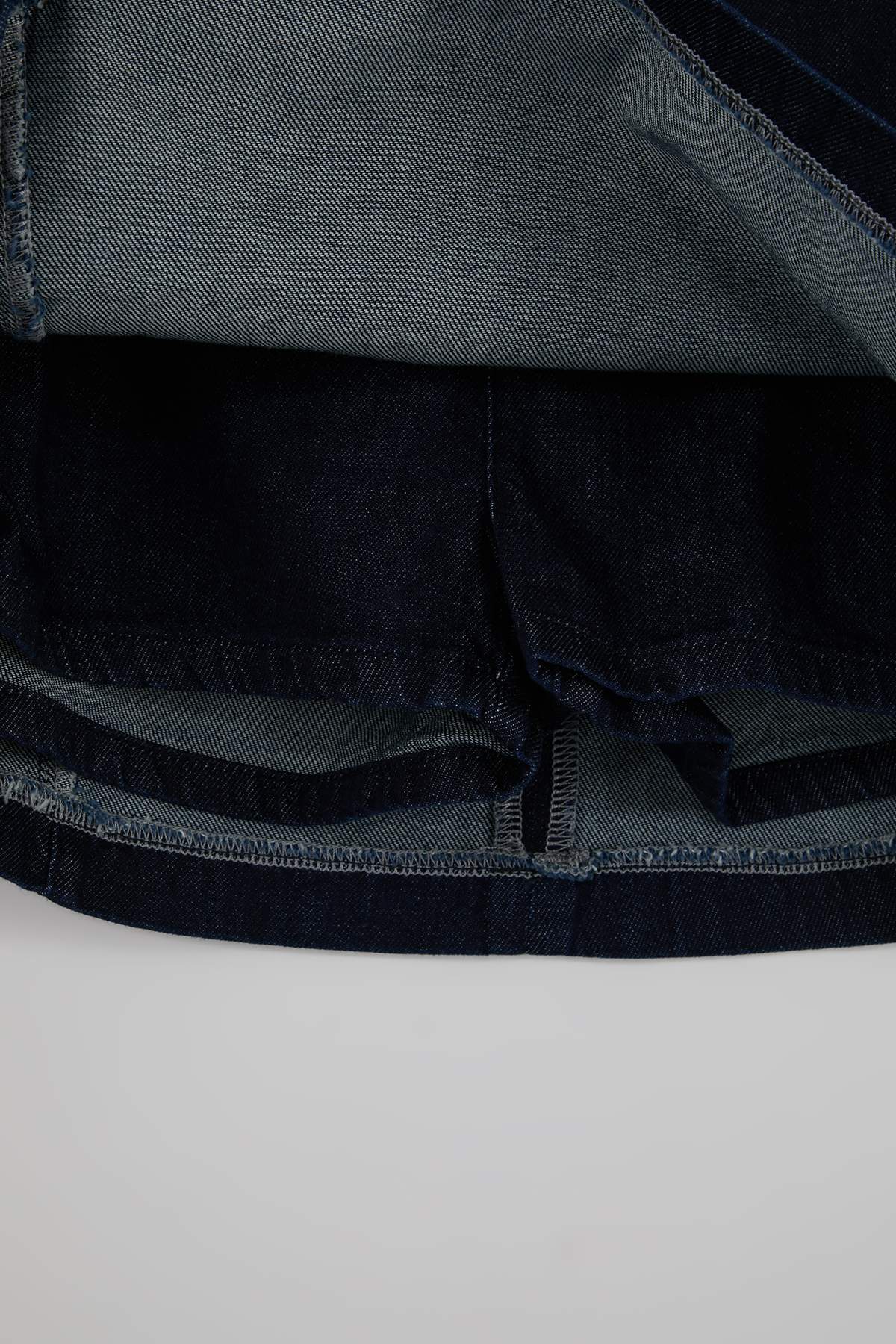 Trendyolmilla  Koyu Mavi Aksesuar/Trok Detaylı %100 Pamuk Denim Şort Etek TWOSS26SR00014 - Görsel 6