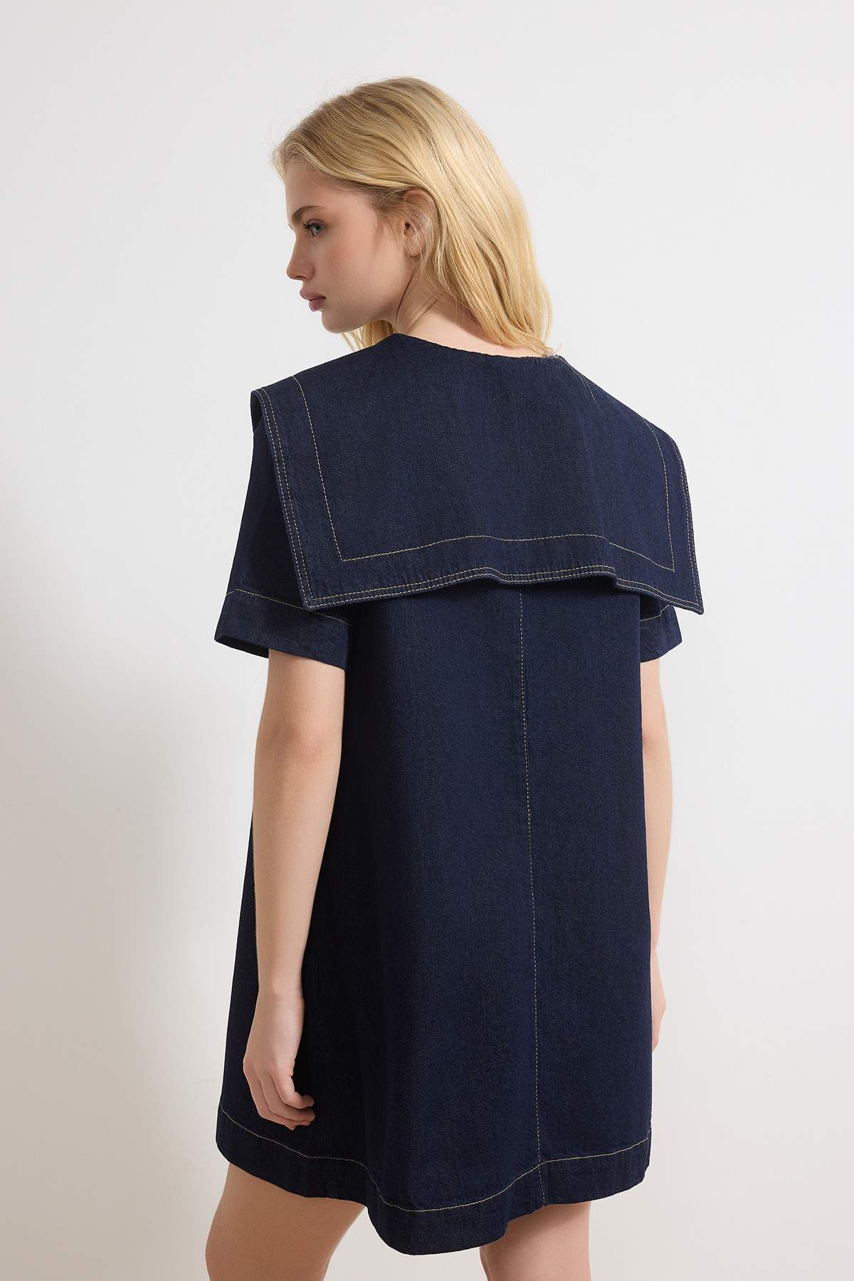 Trendyolmilla  Mavi Bebe Yaka Detaylı %100 Pamuk Mini Denim Elbise TWOSS26EL00041 - Görsel 4