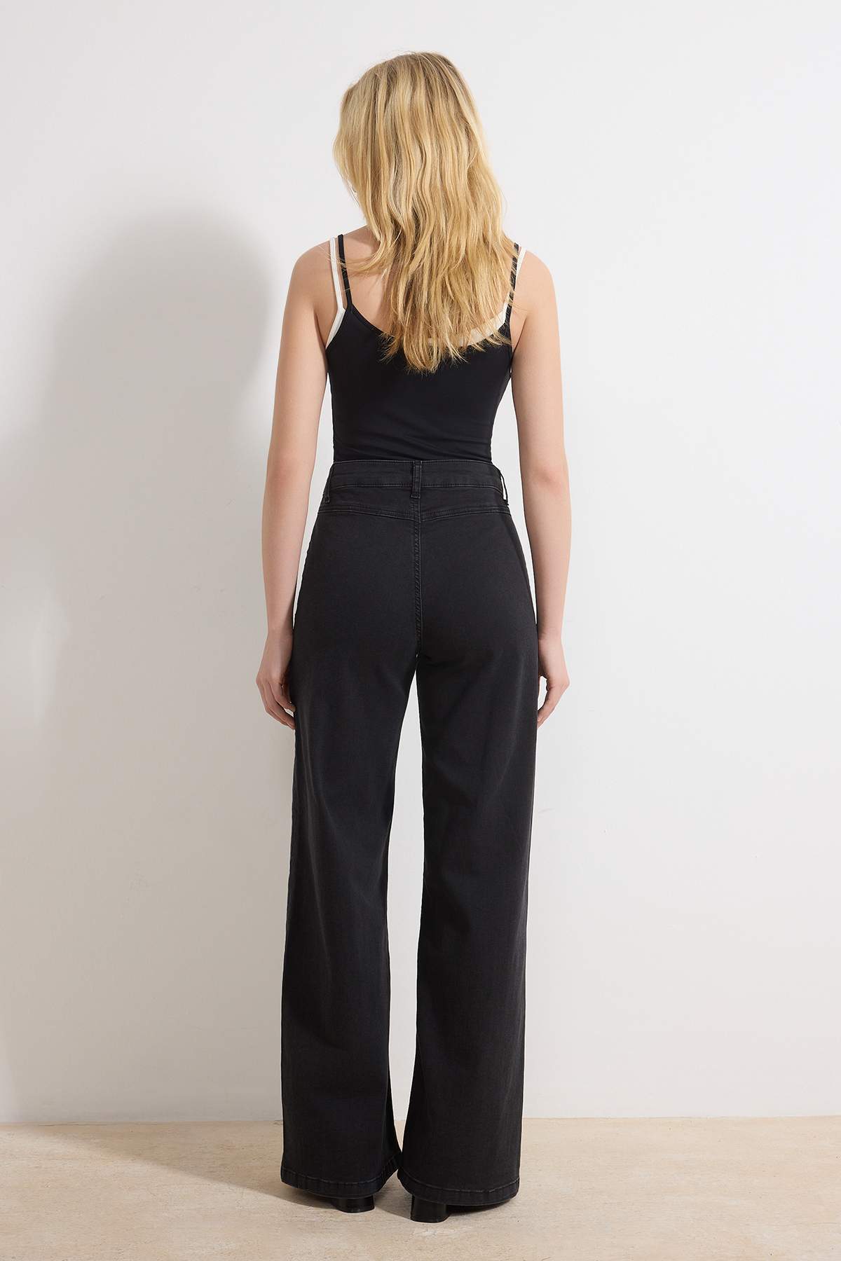 Trendyolmilla  Siyah Yüksek Bel Dikiş Detaylı Ekstra Esnek Wide Leg Geniş Paça Jeans TWOSS26JE00024 - Görsel 4