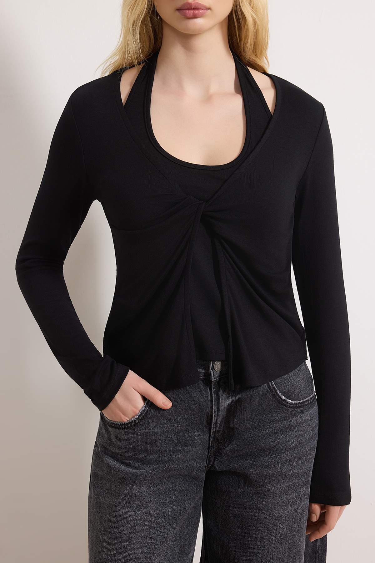 Trendyolmilla  Siyah Fitted/Vücuda Oturan V Yaka Uzun Kollu Yumuşak Örme Bluz TWOSS26BZ00269 - Görsel 3