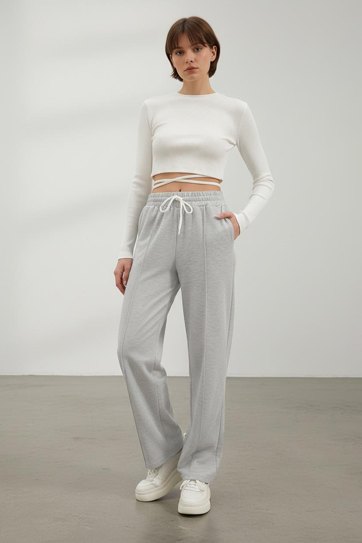 Trend Alaçatı Stili  Kadın Gri Yüksek Bel Önü Çimalı Bol Paça Çift Cepli Eşofman Altı Alc-X7957