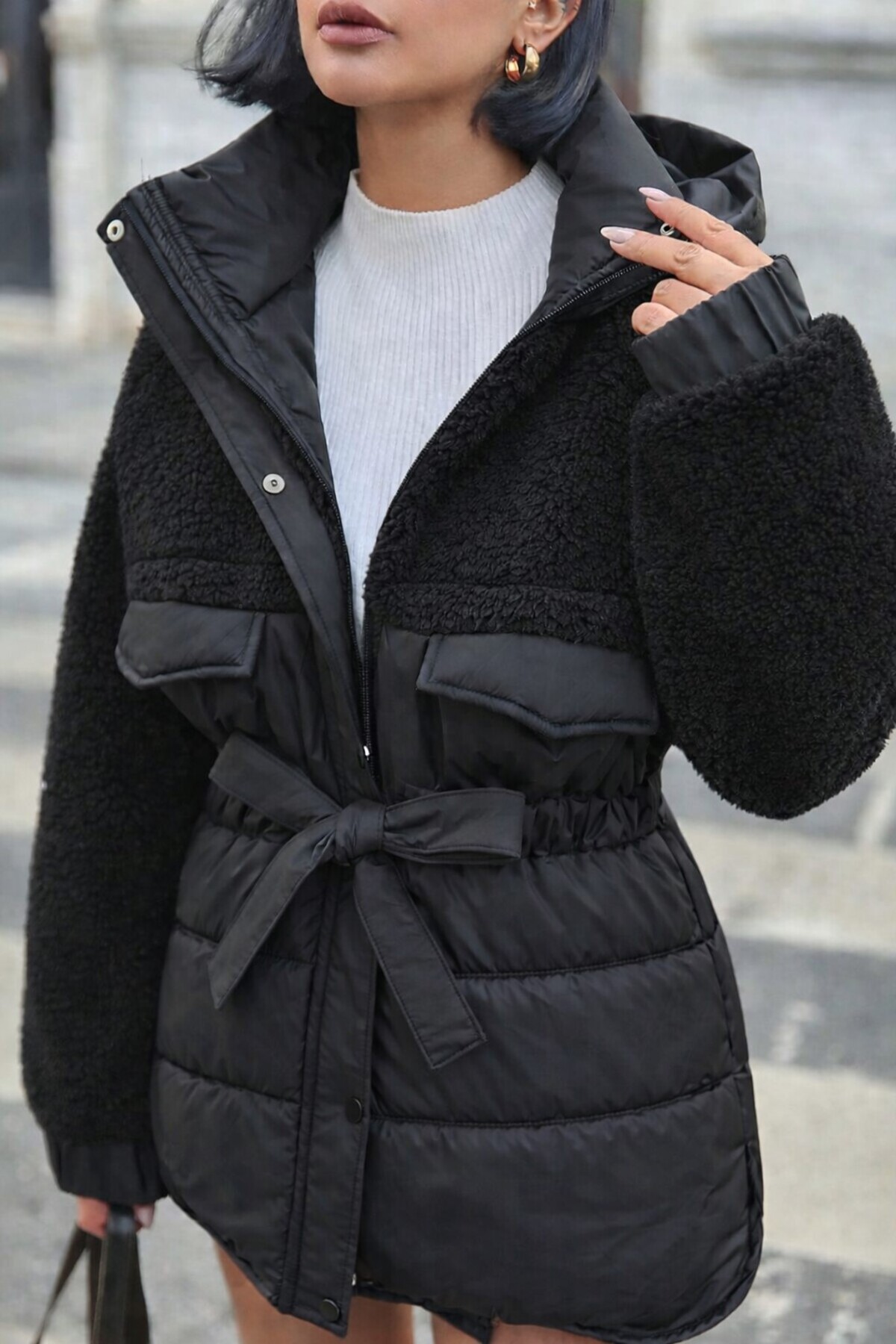 BORCKA TEKSTİL  Siyah Deri Görünümlü Peluş Detaylı Kadın Mont - Görsel 5