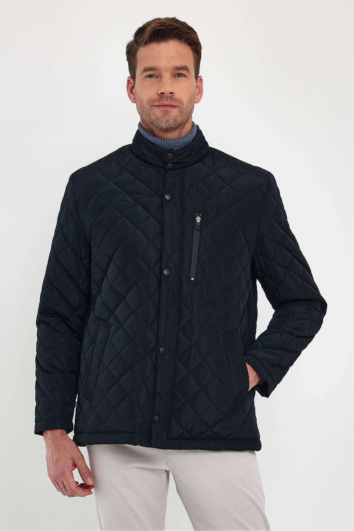 Erkek Kahverengi Standart Fit Normal Kesim İçi Kürklü Dik Yaka Çıtçıtlı Dolgulu Desenli Overcoat - Koyu Lacivert