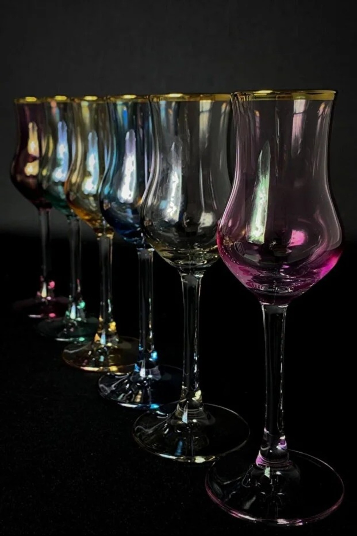ست 6 عددی لیوان آب رنگی کنار قهوه Grappa