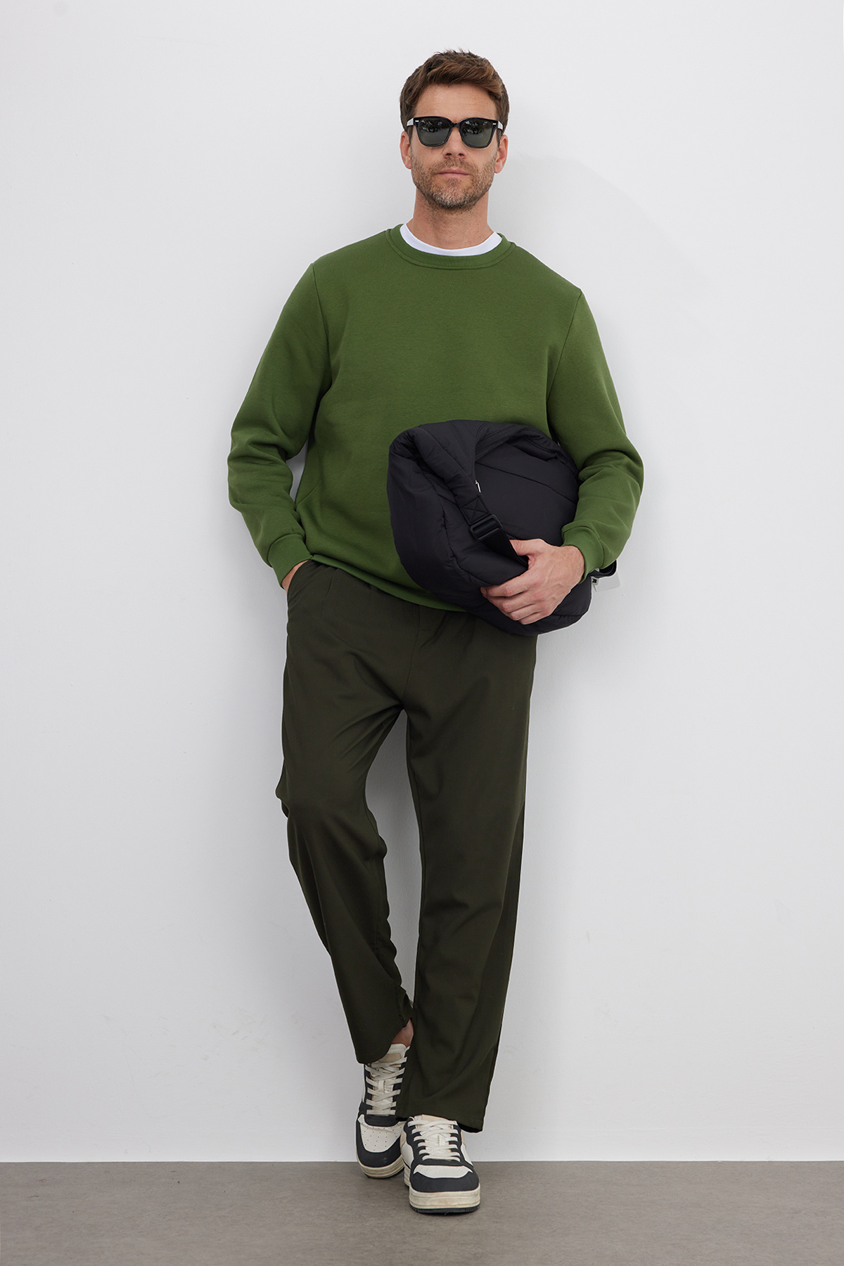 Tudors  Unisex Relax Fit Rahat Kesim Pamuklu Yumuşak Dokulu İçi Polarlı Basic Yeşil Bisiklet Yaka Sweatshirt - Görsel 5