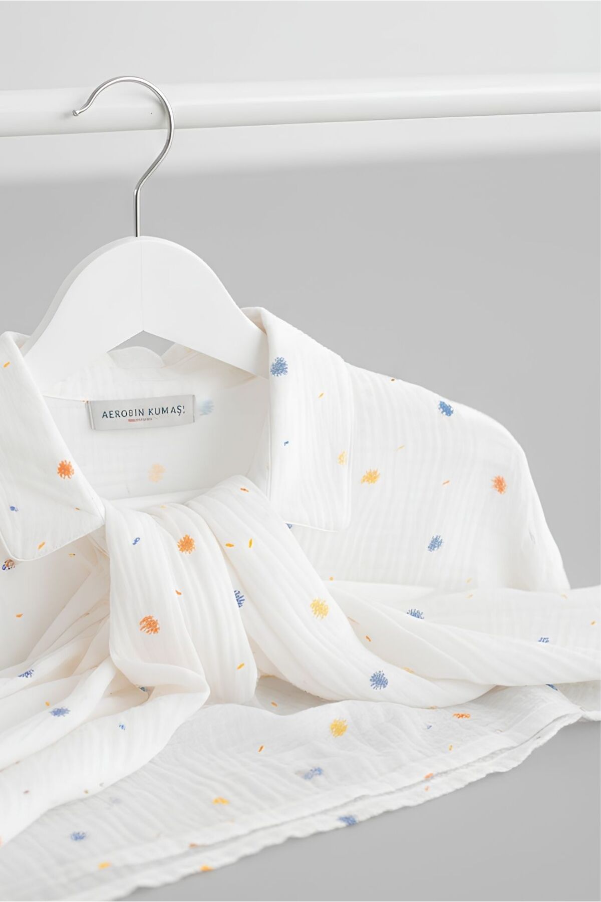 DOFİ  Kadın Ekru Renkli Fırça Desenli Pijama Takımı – Uzun Kollu, Düğmeli, Aerobin Kumaş - Görsel 4