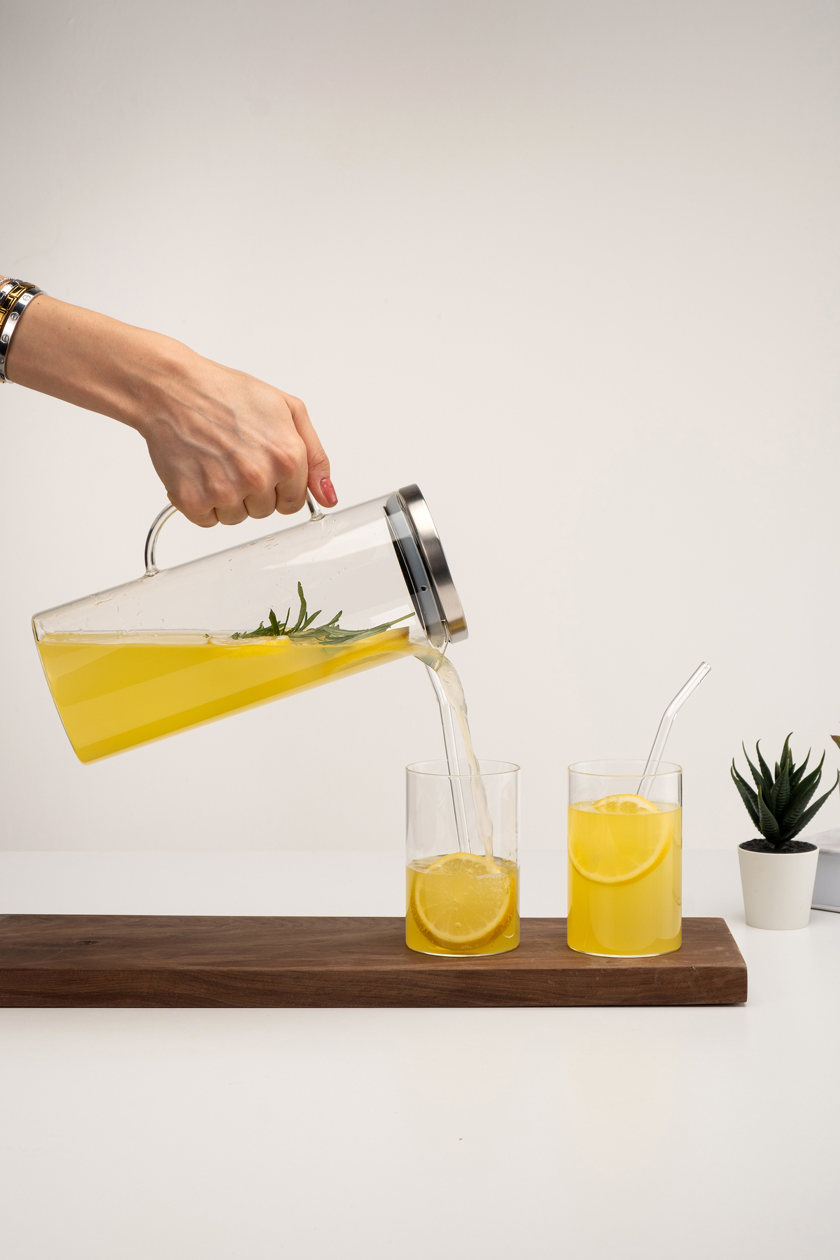 Borosilicate Glass Pitcher And Glass Set (1 PITCHER 1500ml 2 PITCHERS 350ml GLASS CUPS 2 GLASS PIPETTES)