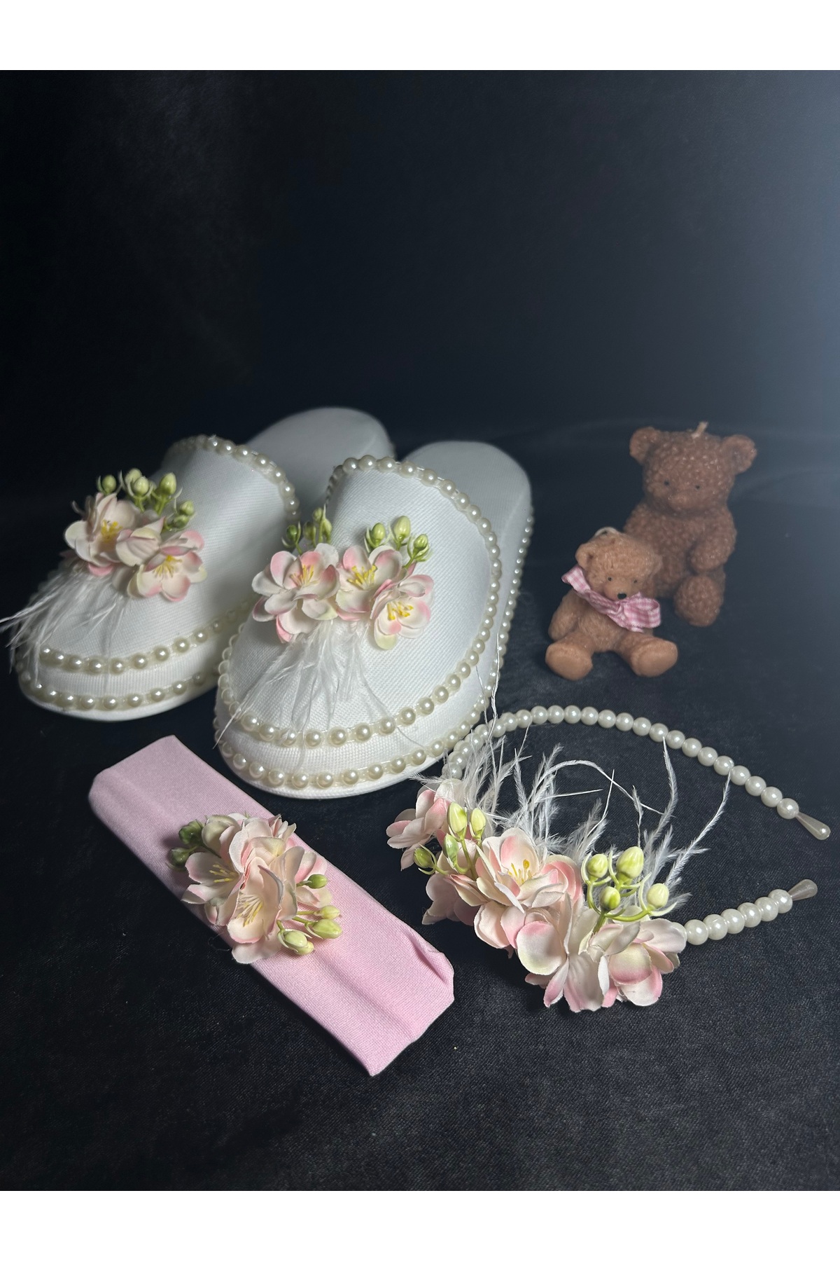 Bridal Luxe Peri lohusa seti çiçekli anne tacı terliği ve bebek bandana fotoğrafı 3 (önizleme)