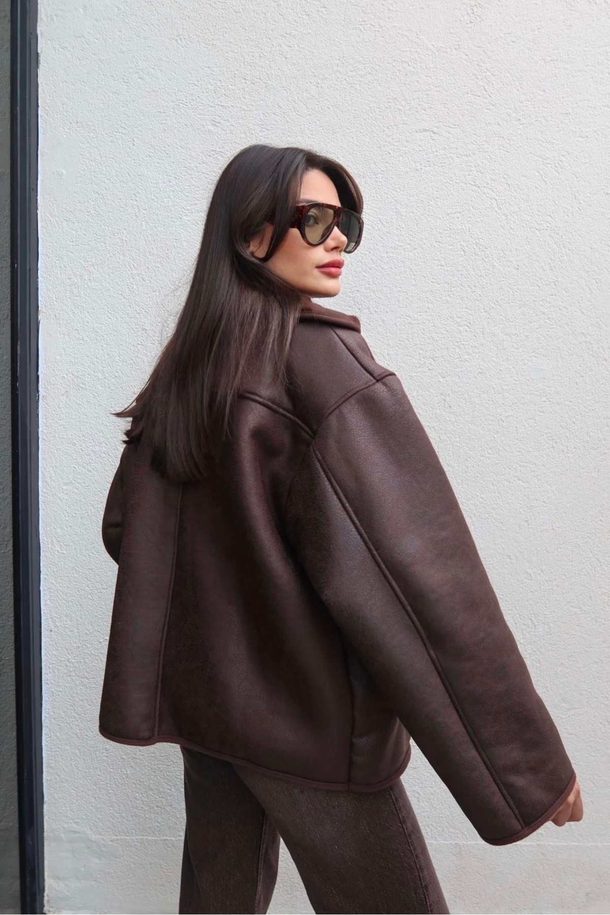 gm giyimarket  Kadın Süet Deri Içi Peluşlu Oversize Model Mont Ceket - Görsel 4