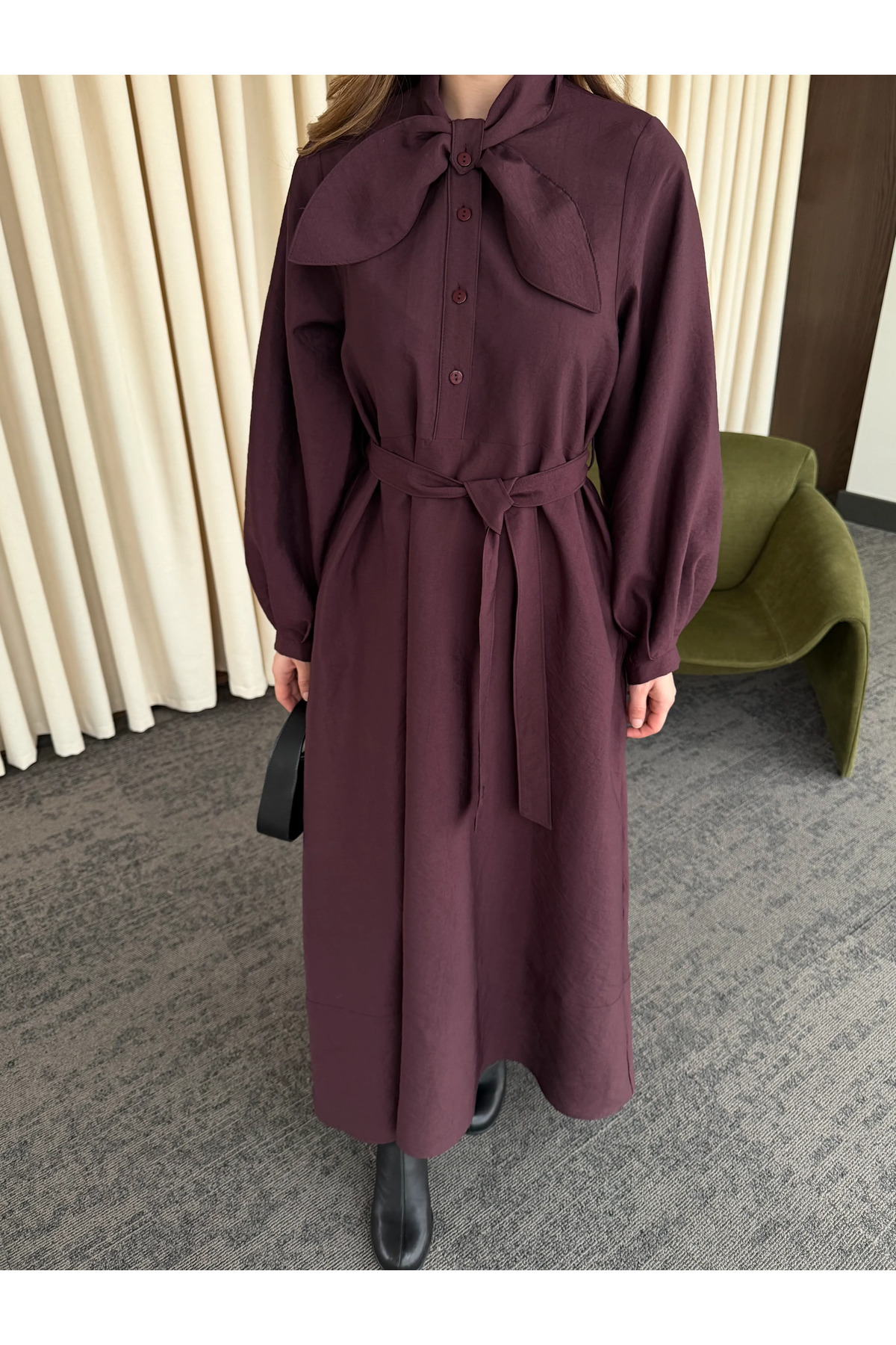 فستان بياقة بلون البرقوق مع تفاصيل فيونكة - 2001