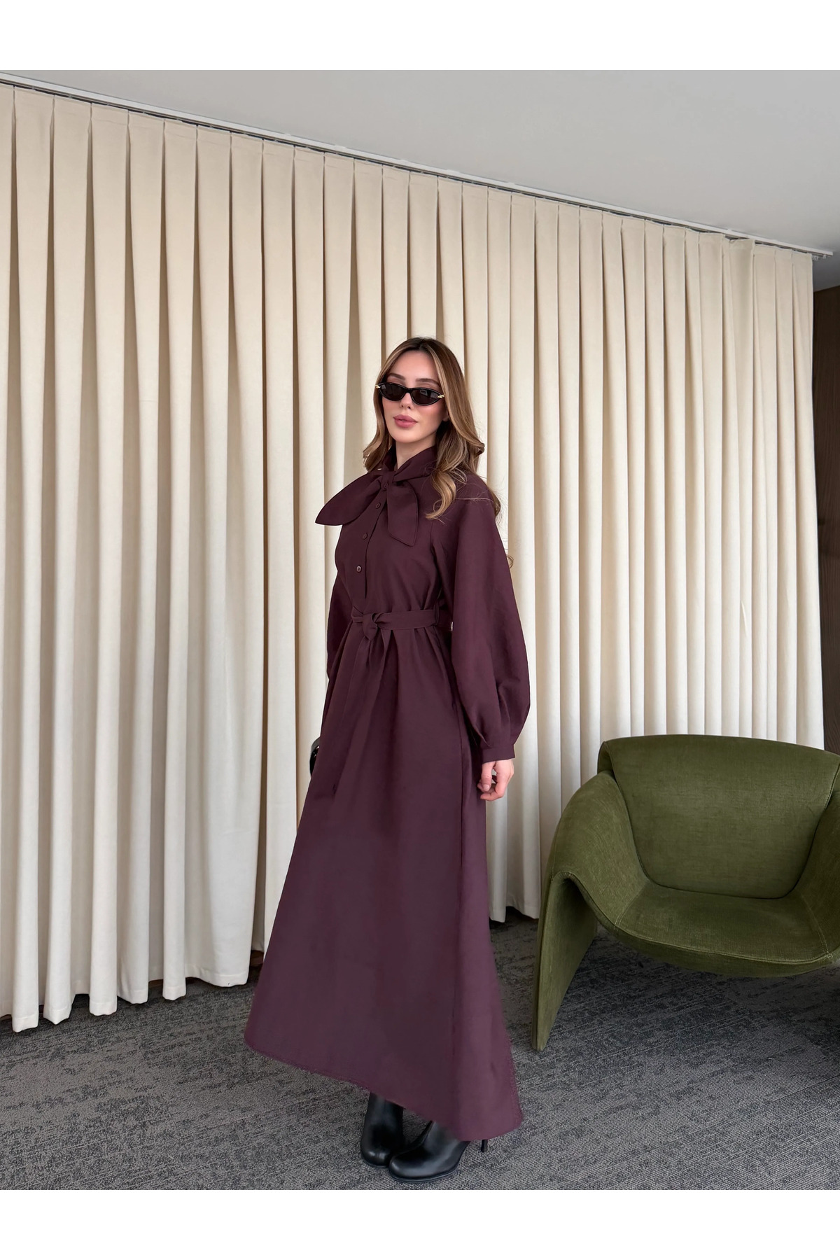 فستان بياقة بلون البرقوق مع تفاصيل فيونكة - 2001