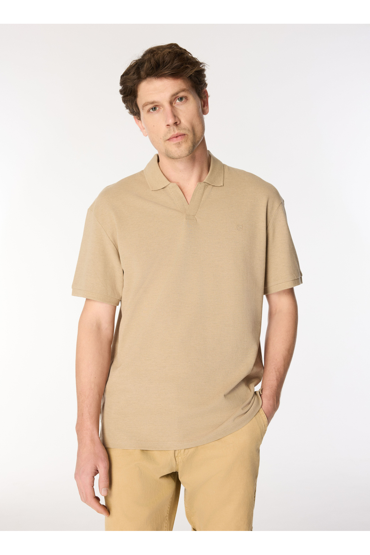 تی‌شرت راحت مردانه کرم رنگ JPRBLADON SS POLO V-NECK جک اند جونز تی شرت Jack & Jones