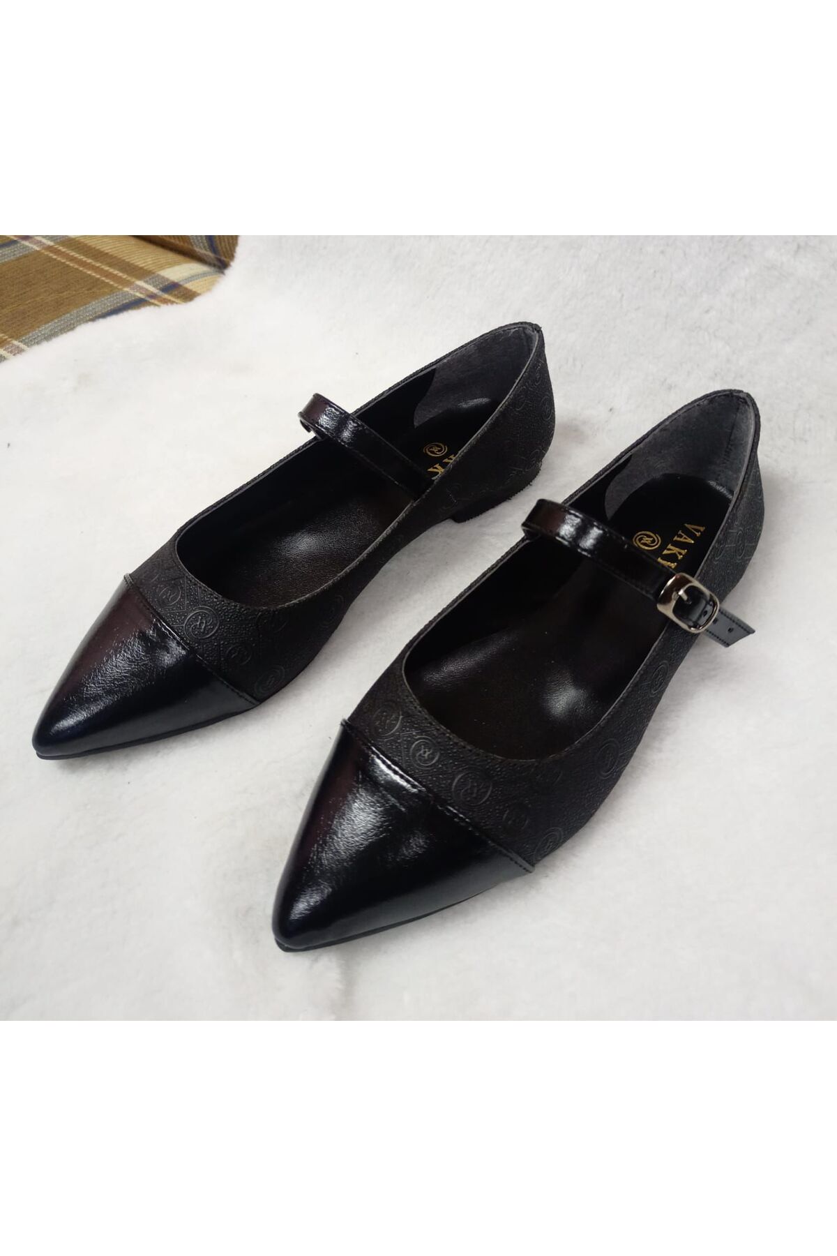 Golden  Kadın monogram desenli babet