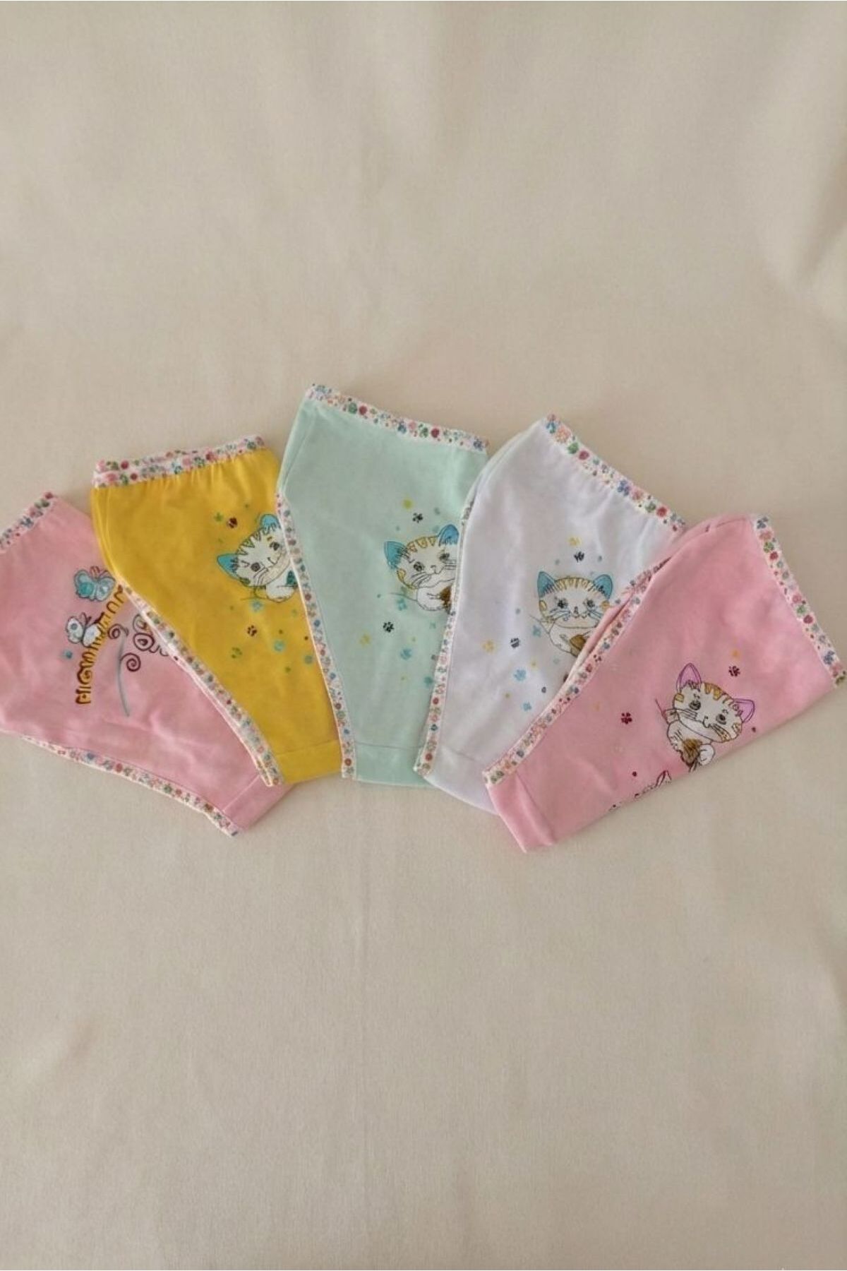 Tutku 5'li Paket Pamuklu Kız Bebek Külot - Karma Renkli Baskılı Yumuşak Bebek İç Giyim Seti fotoğrafı 5 (önizleme)