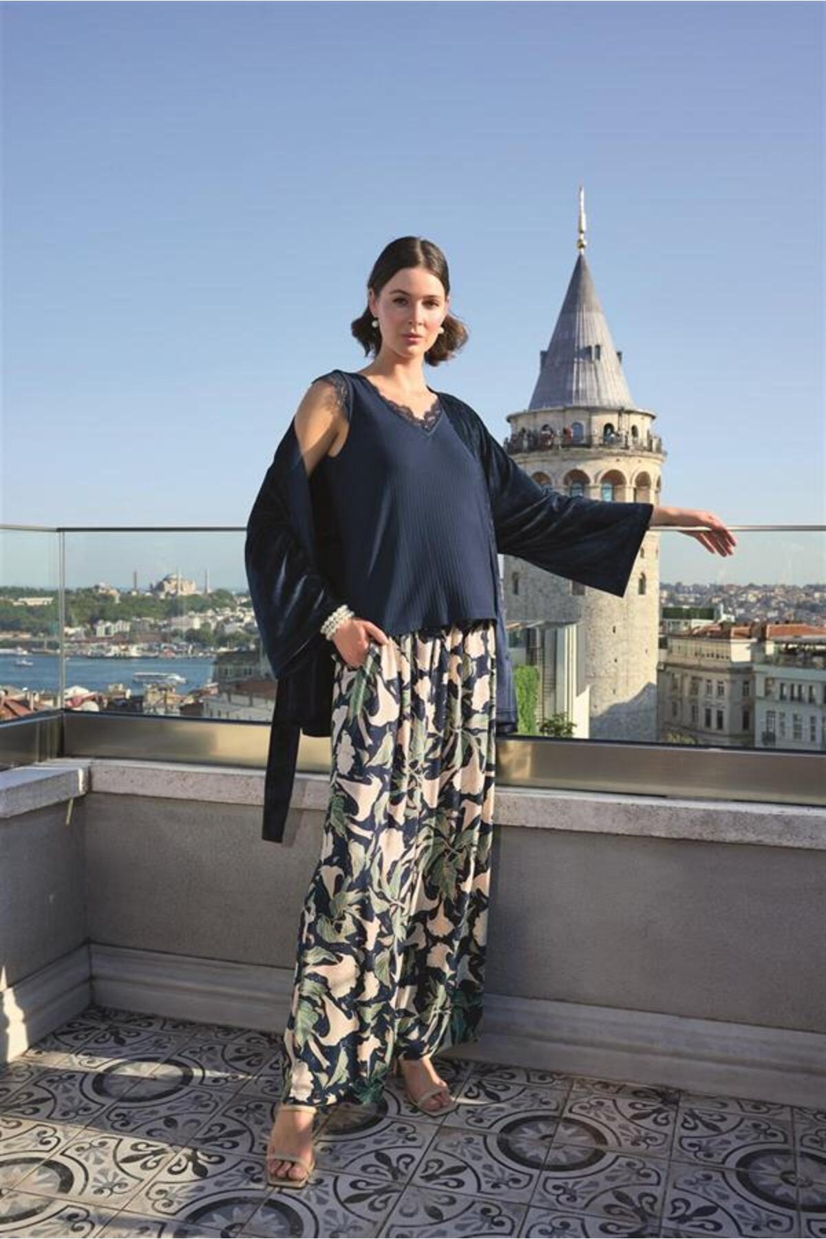 Aria's Closet Arias Closet Yaprak Desenli ve Dantelli 3'lü Pijama Takımı