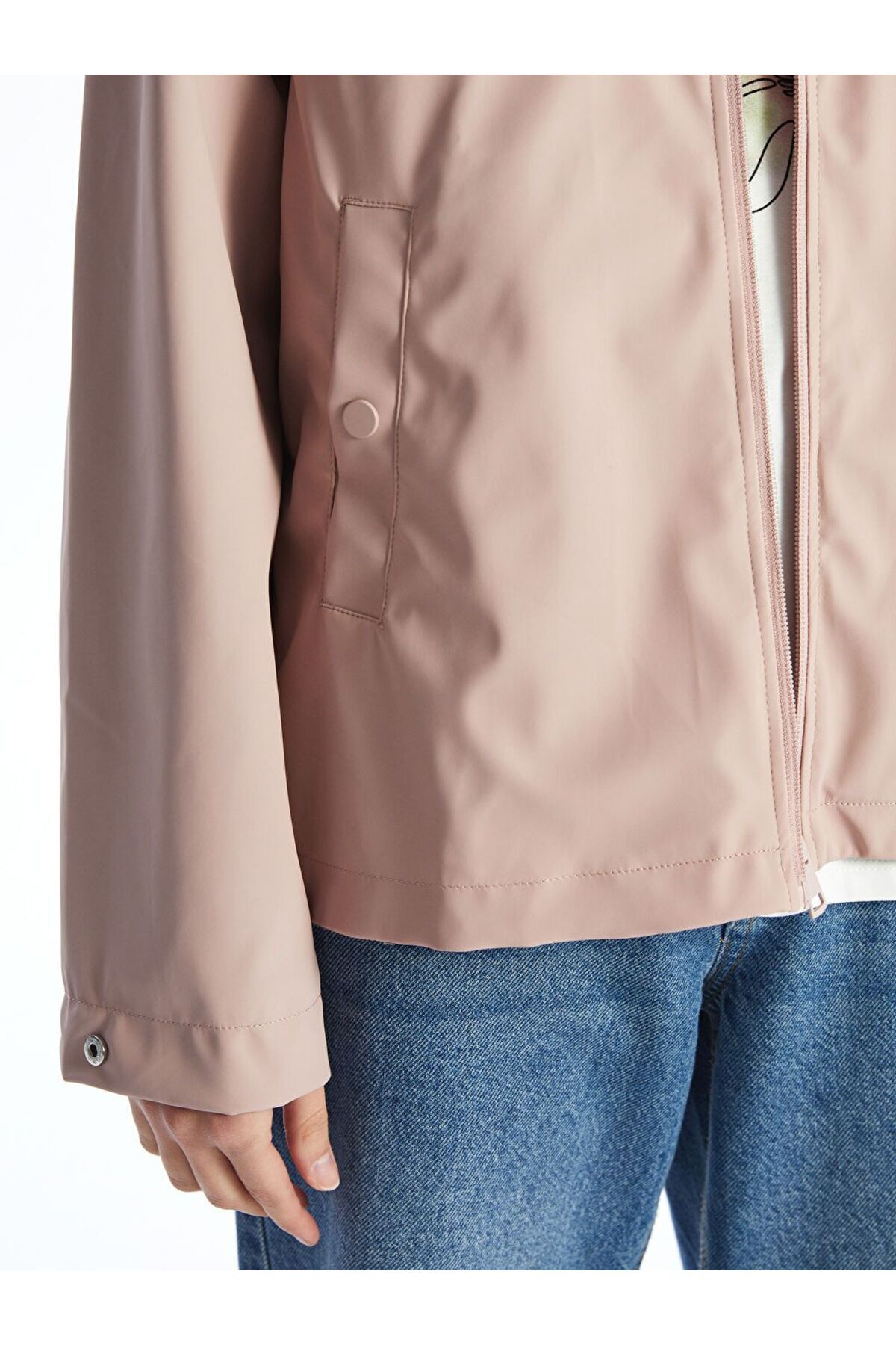 LC Waikiki  Kapüşonlu Düz Deri Görünümlü Kadın Yağmurluk - Görsel 3