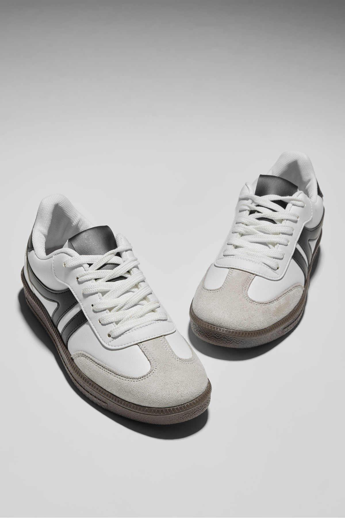 Tonny Black  Kadın Beyaz Siyah Termo Taban Yanı Şeritli Bağcıklı Günlük Rahat Spor Ayakkabı - Görsel 5