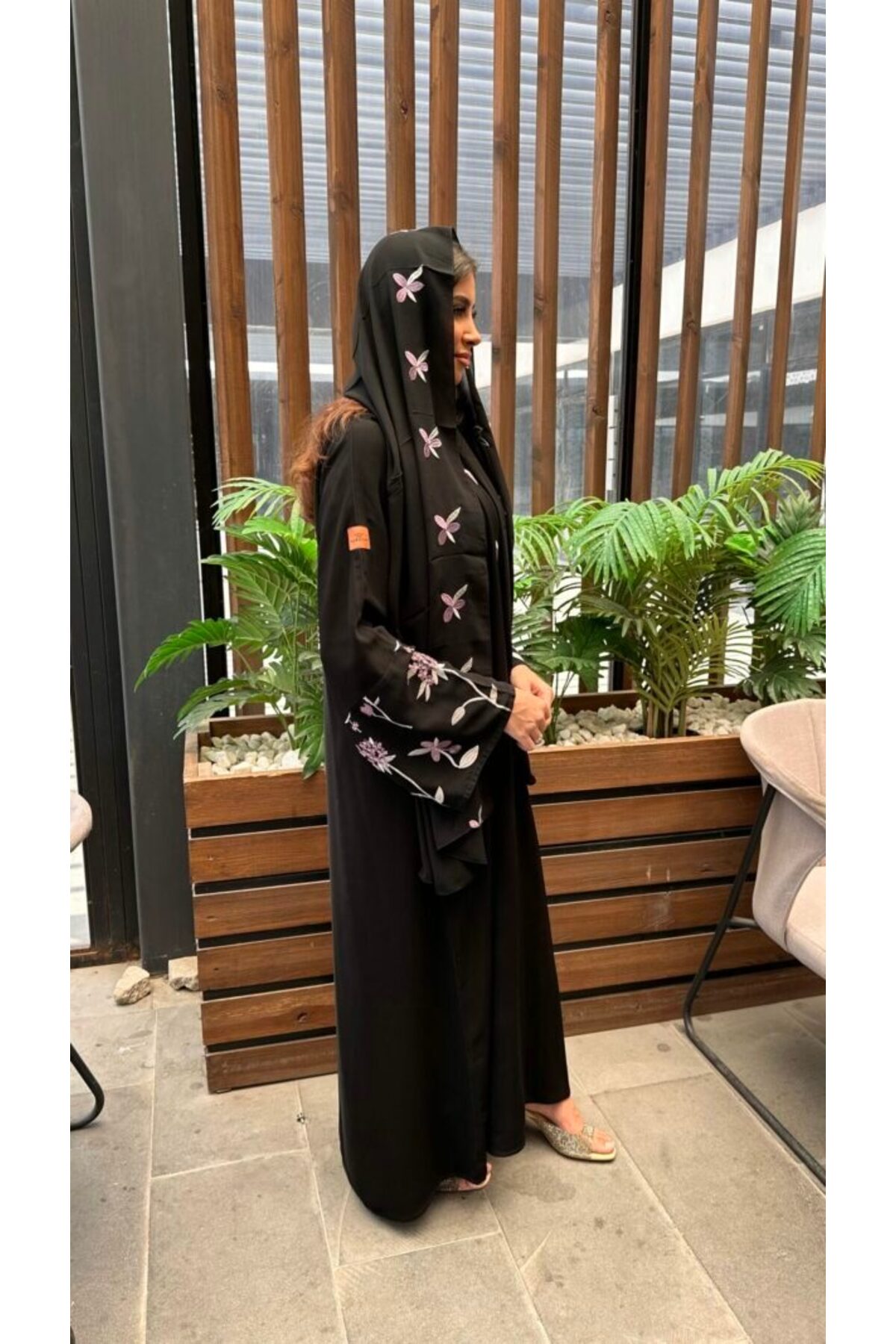 عباية كلوش كريب ملكي بكم مشجر