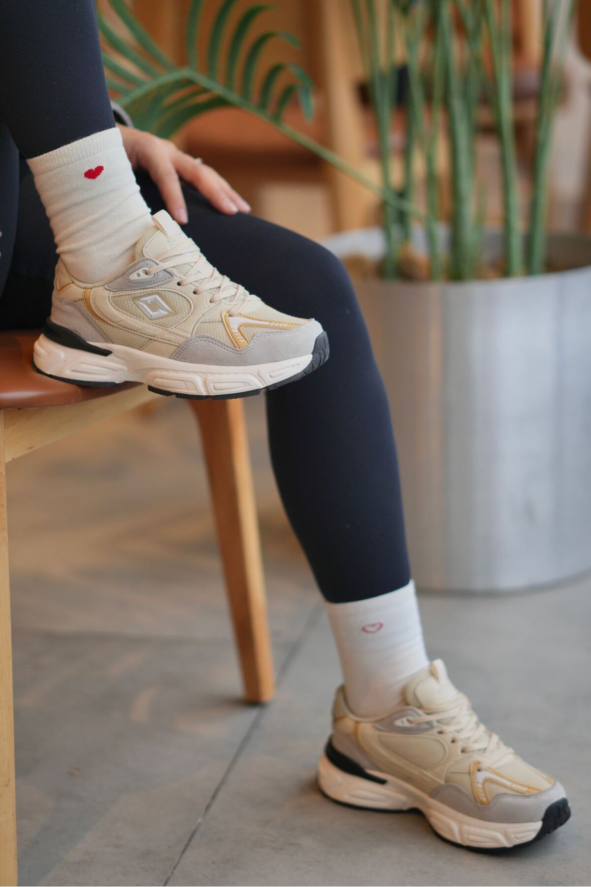 Women's Black White Orthopedic Anti-Slip Sole Casual Sneaker 050