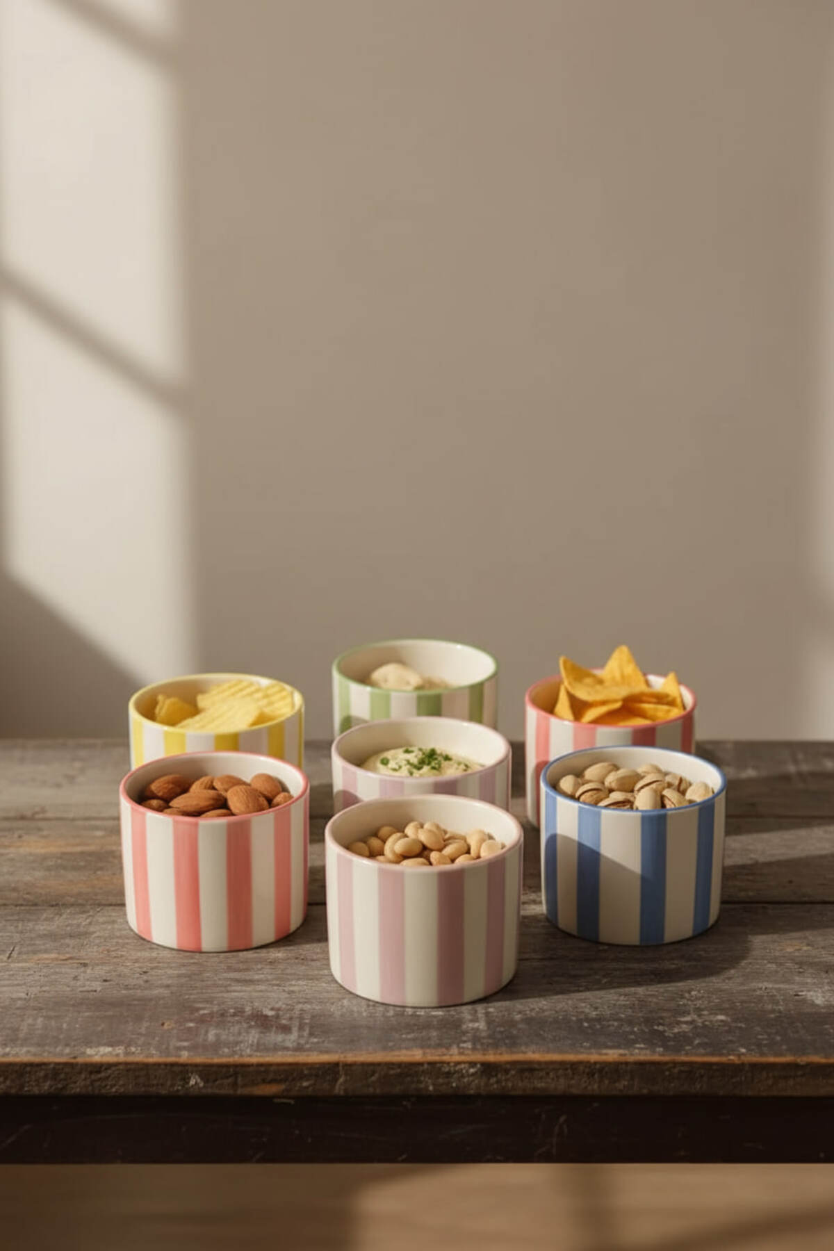 6 قطع من أوعية السيراميك الملونة ذات الخطوط العمود...