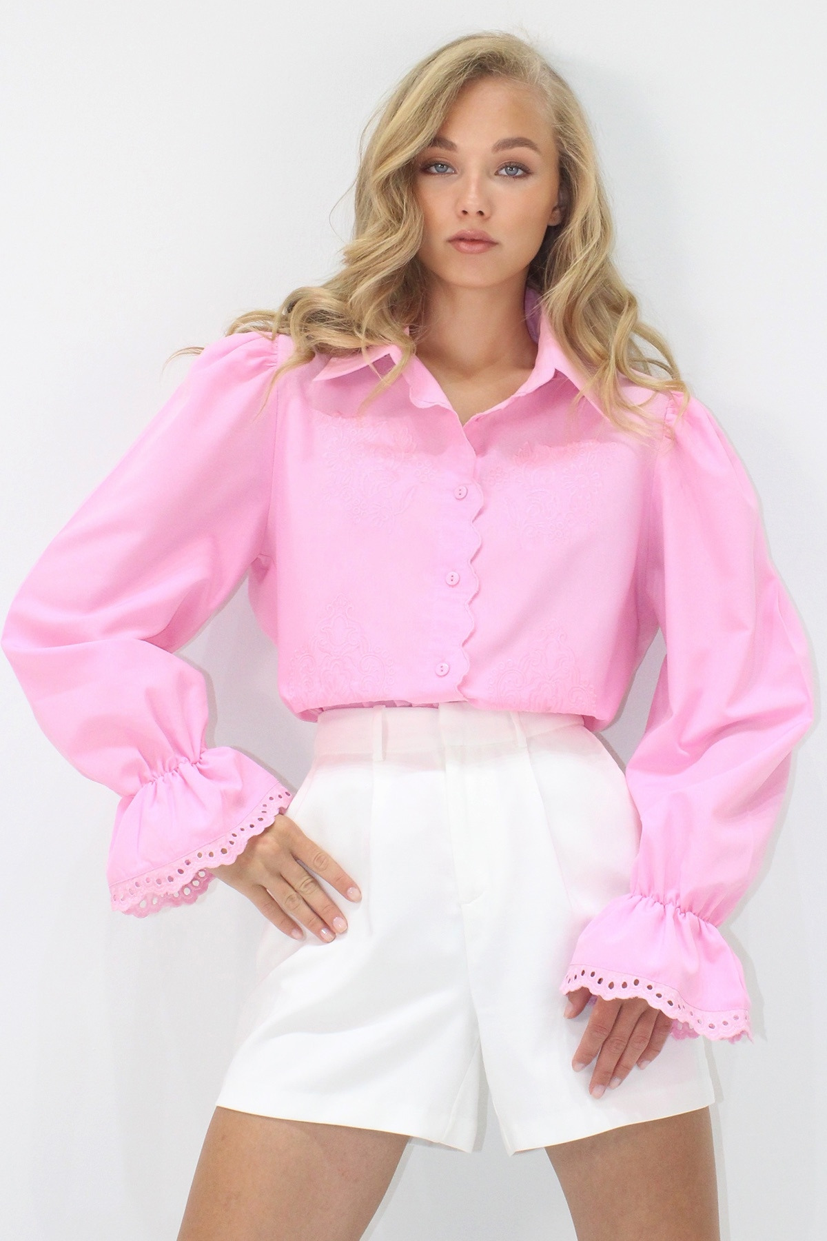 Trend Alaçatı Stili Γυναικείο ροζ πουκάμισο με κέντημα γκιπούρ και υφαντό σχέ...