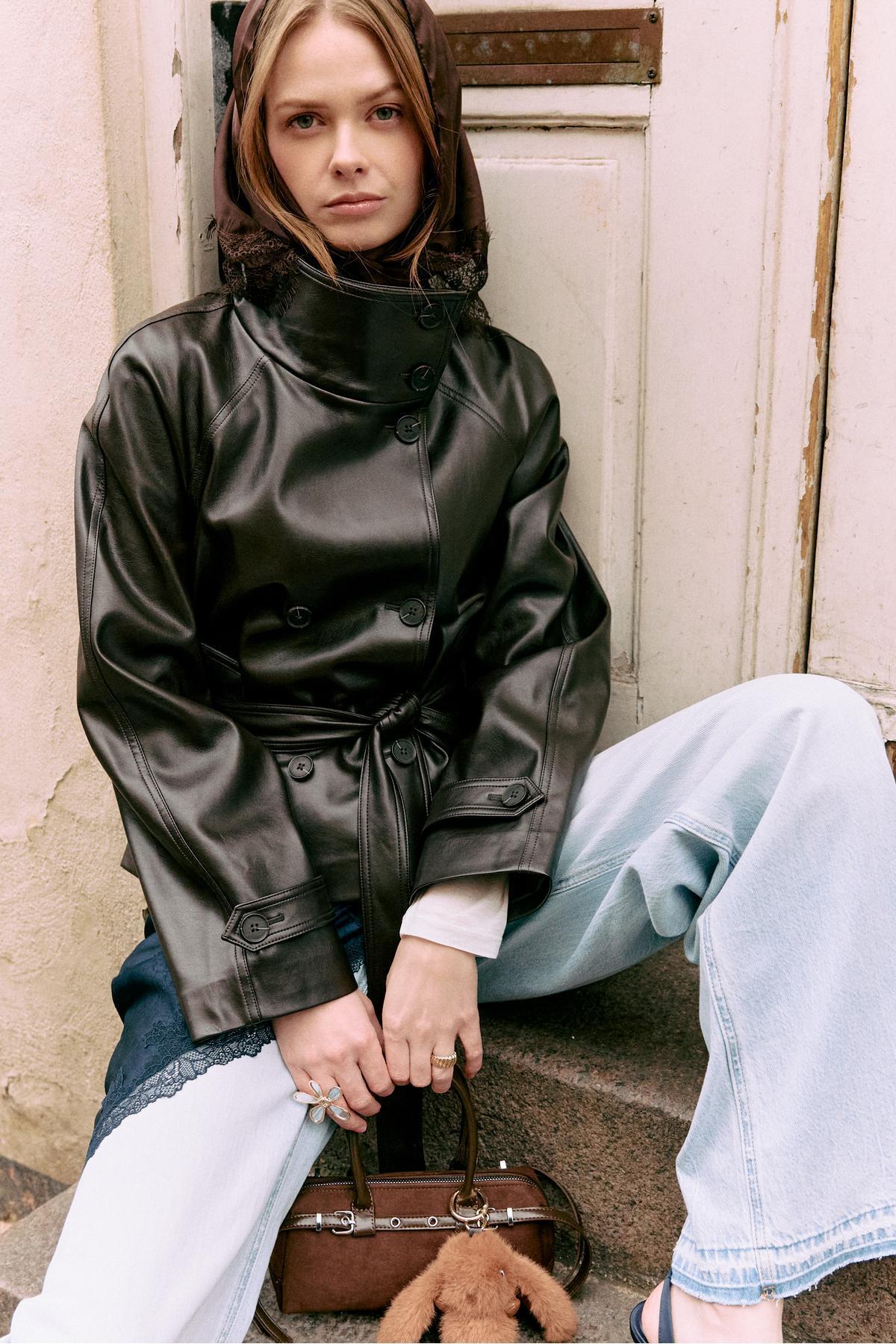 Stradivarius  Dik yaka suni deri trençkot